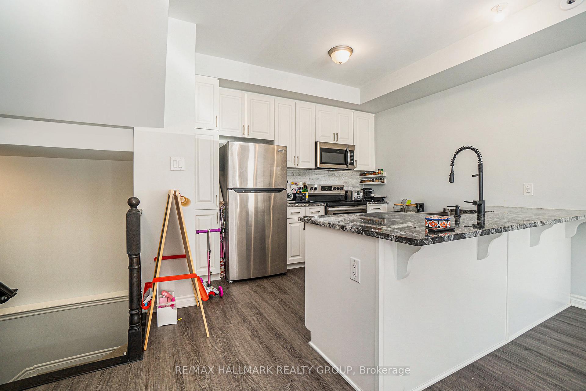 Photo 9 of 577 Takamose Private, Ottawa, CFB Rockcliffe and Area — HOMEH
