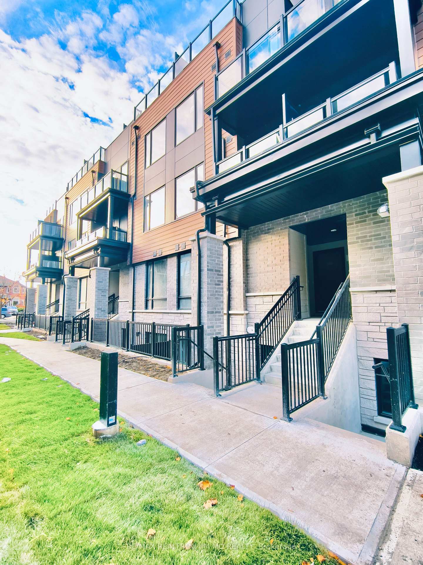 Photo 2 of Unit 21, 113 Marydale Street, Markham, Middlefield — HOMEH
