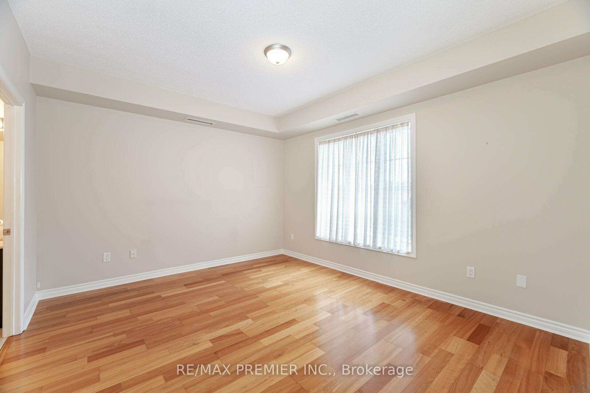 Photo 6 of Unit 306, 4620 Highway 7, Vaughan, East Woodbridge — HOMEH