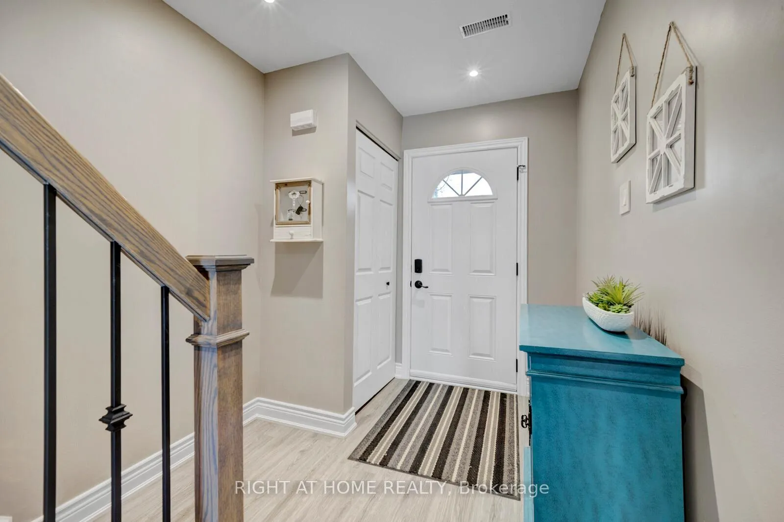 Photo 2 of Unit 3, 985 Limeridge Road E, Hamilton, Berrisfield — HOMEH