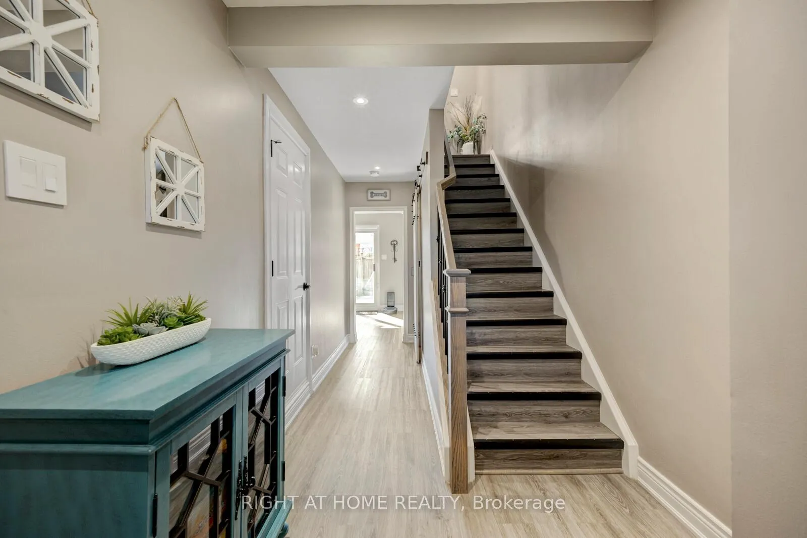Photo 3 of Unit 3, 985 Limeridge Road E, Hamilton, Berrisfield — HOMEH