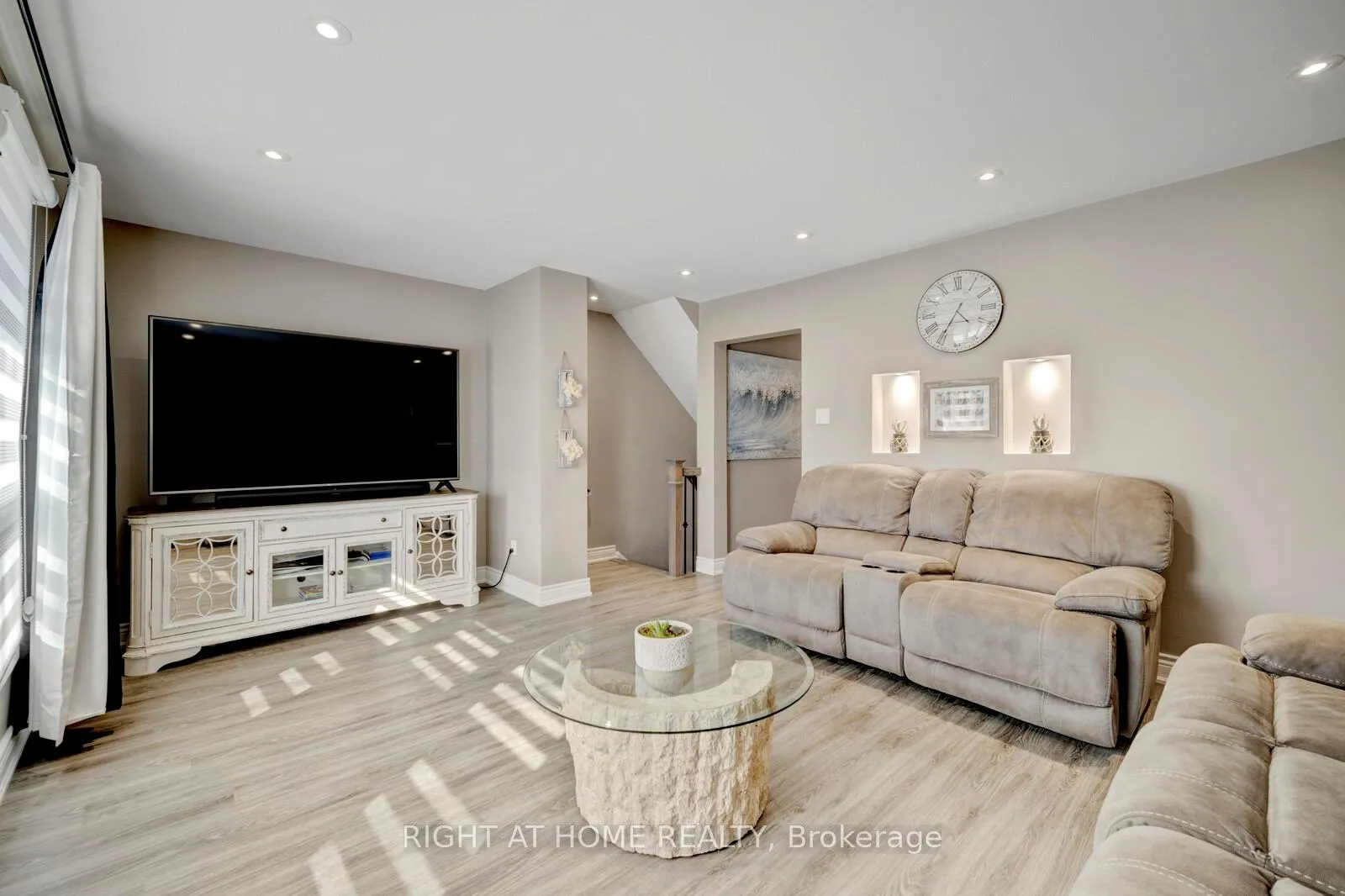 Photo 6 of Unit 3, 985 Limeridge Road E, Hamilton, Berrisfield — HOMEH