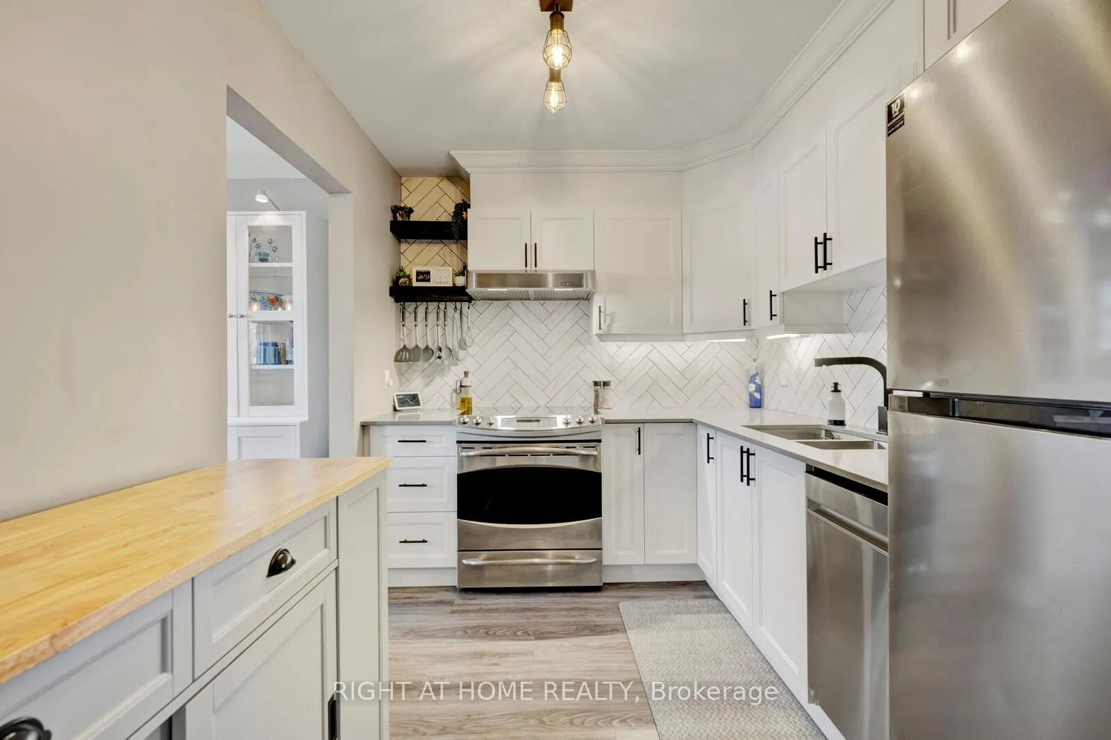 Photo 8 of Unit 3, 985 Limeridge Road E, Hamilton, Berrisfield — HOMEH