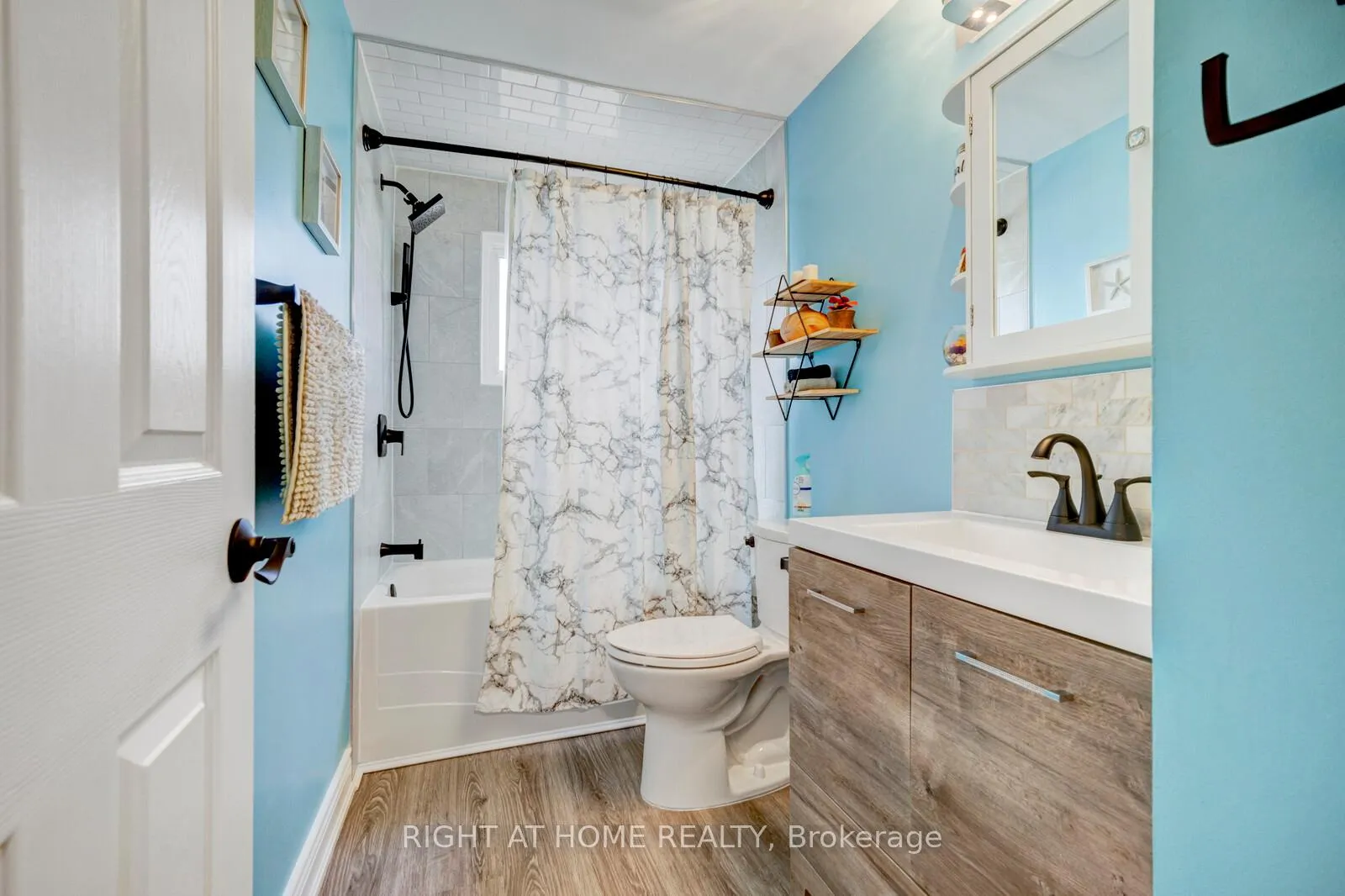 Photo 19 of Unit 3, 985 Limeridge Road E, Hamilton, Berrisfield — HOMEH