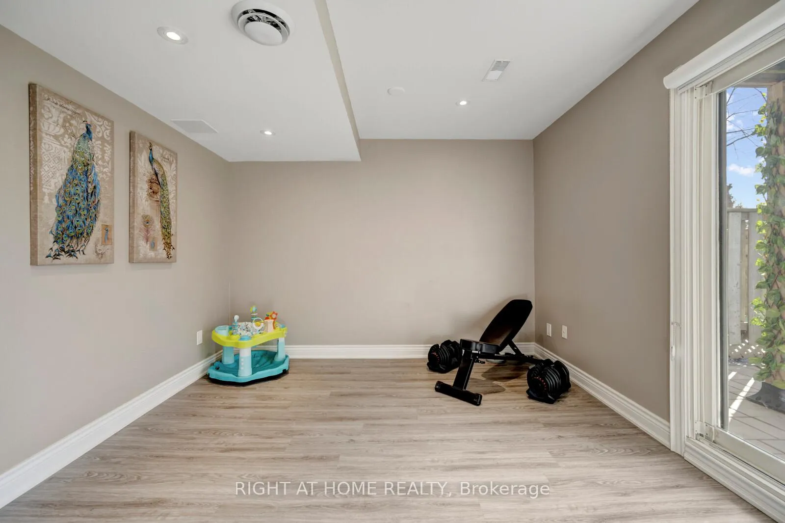 Photo 22 of Unit 3, 985 Limeridge Road E, Hamilton, Berrisfield — HOMEH