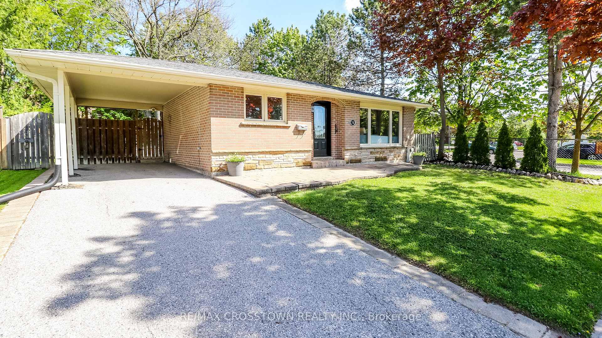 Photo 2 of 74 Devins Drive, Aurora, Aurora Heights — HOMEH