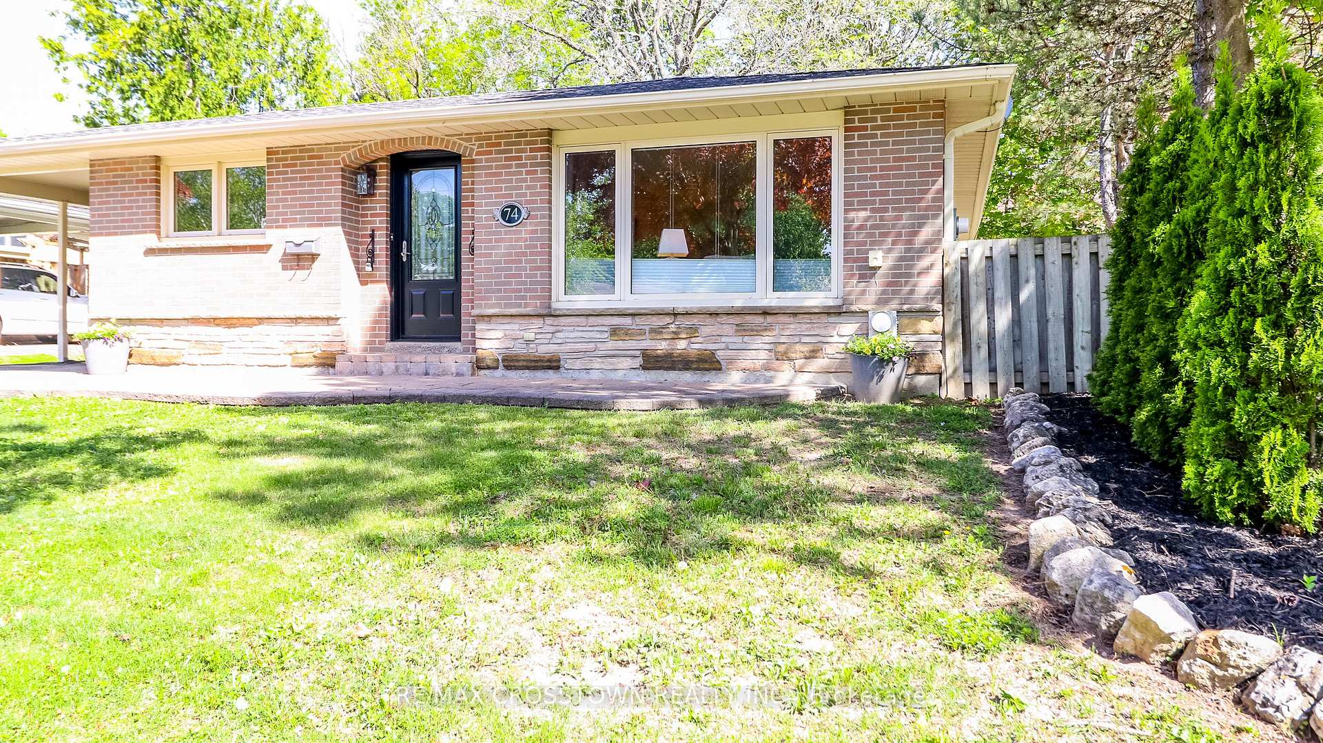 Photo 5 of 74 Devins Drive, Aurora, Aurora Heights — HOMEH