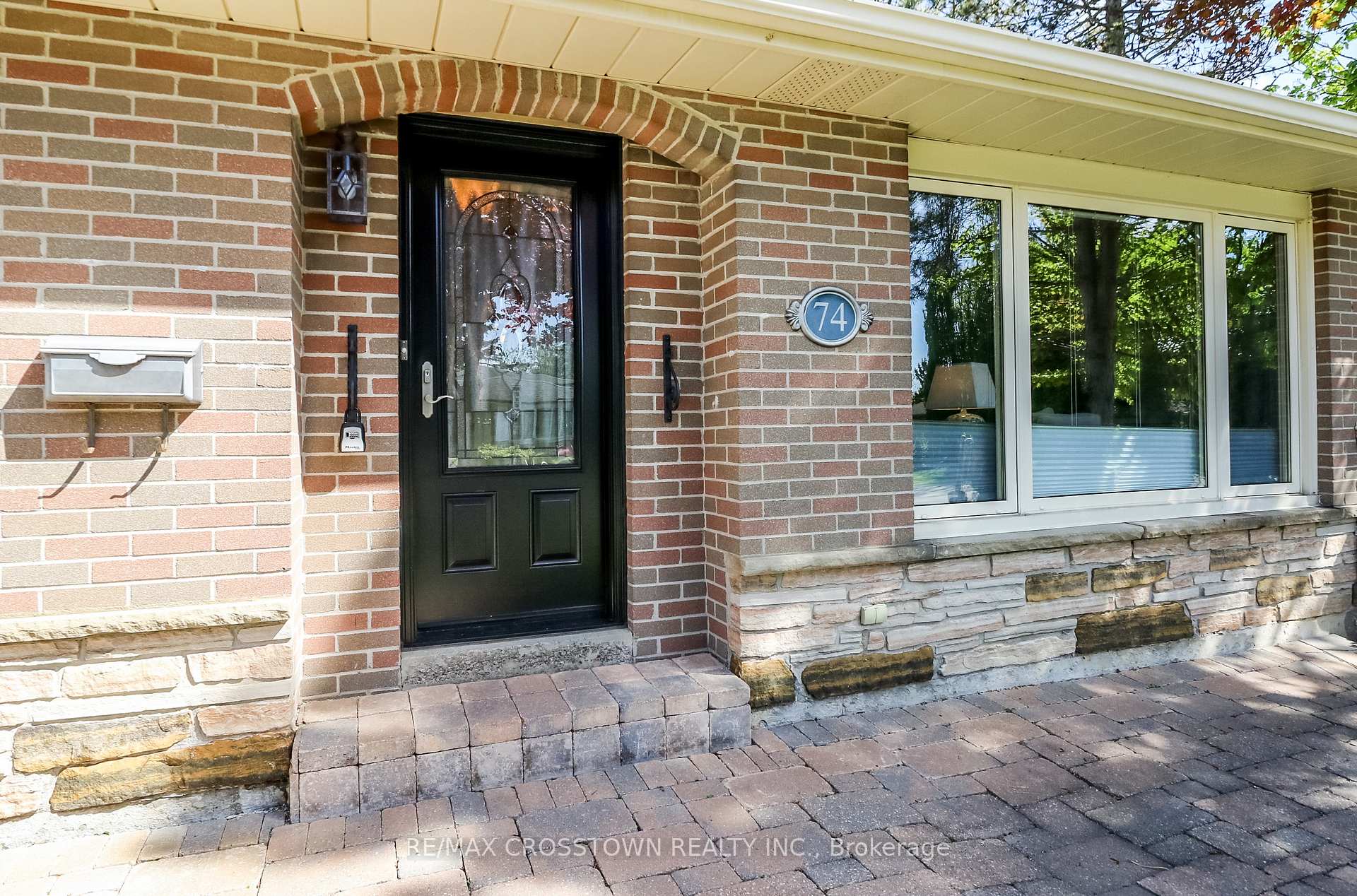 Photo 3 of 74 Devins Drive, Aurora, Aurora Heights — HOMEH