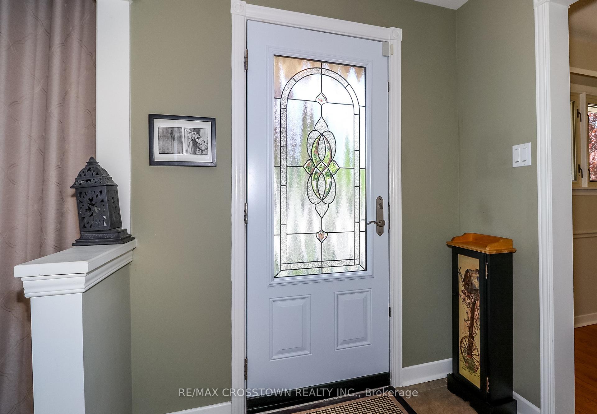 Photo 6 of 74 Devins Drive, Aurora, Aurora Heights — HOMEH
