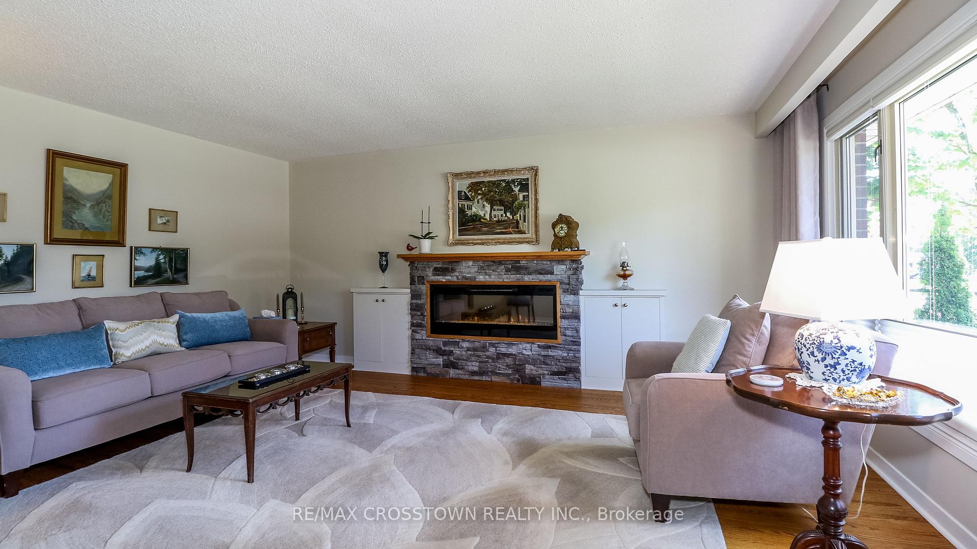 Photo 7 of 74 Devins Drive, Aurora, Aurora Heights — HOMEH
