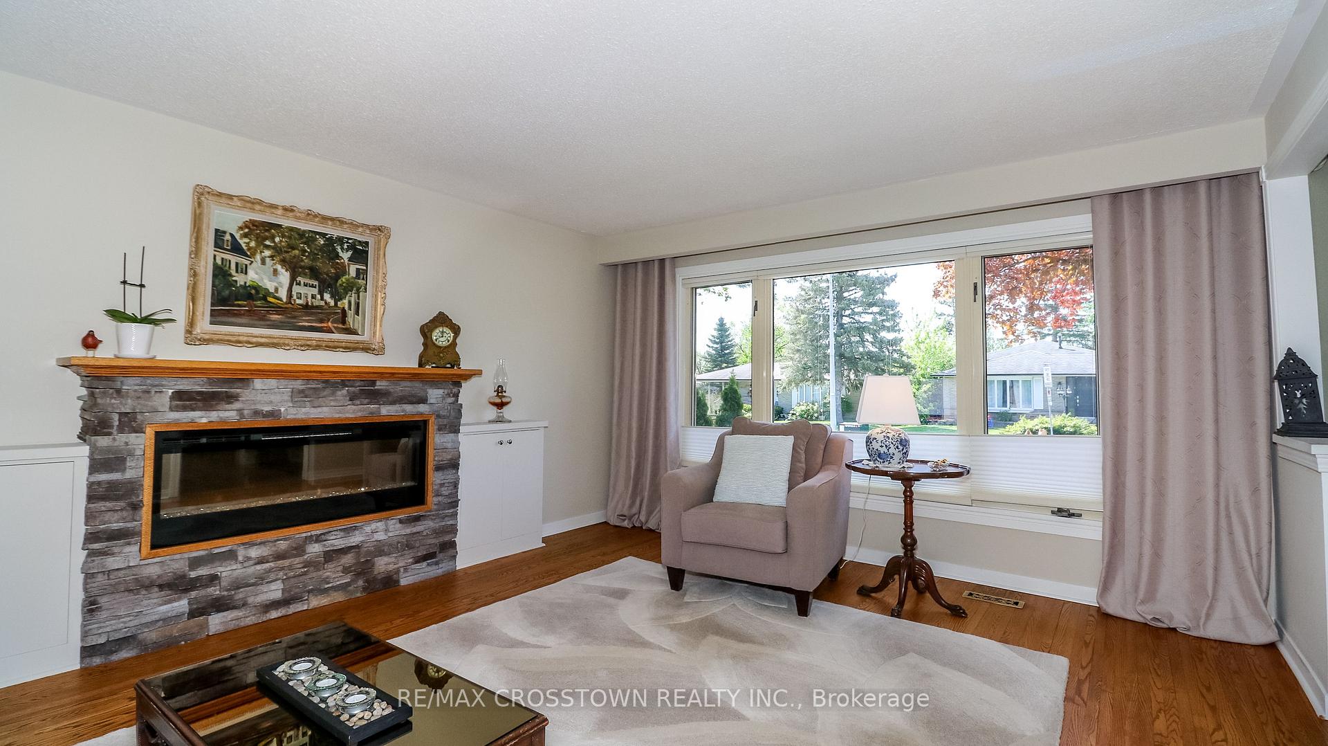 Photo 8 of 74 Devins Drive, Aurora, Aurora Heights — HOMEH