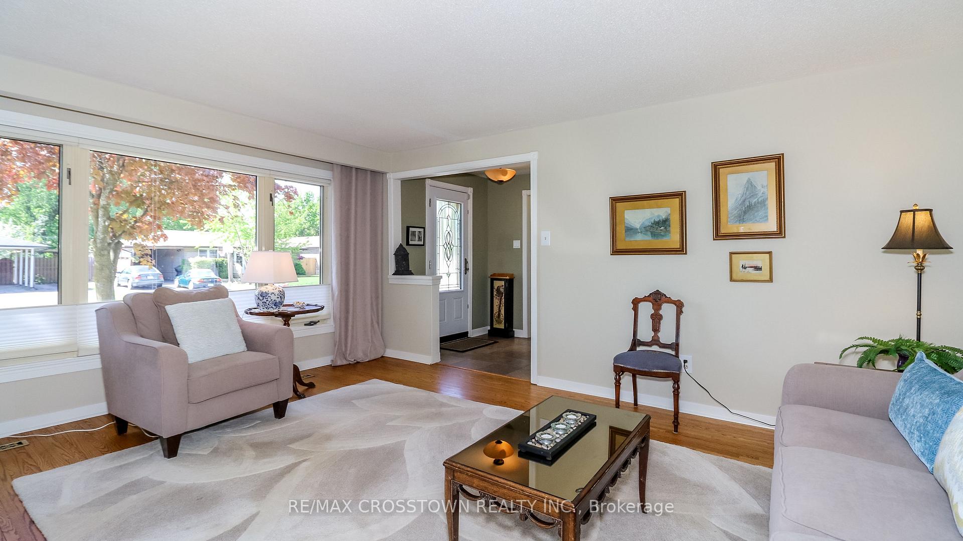 Photo 10 of 74 Devins Drive, Aurora, Aurora Heights — HOMEH