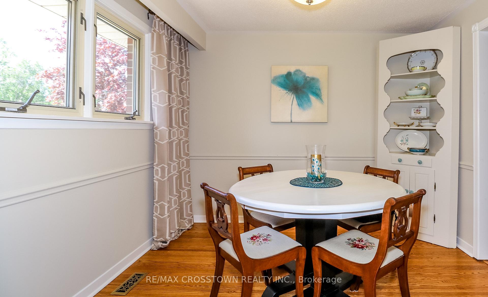 Photo 11 of 74 Devins Drive, Aurora, Aurora Heights — HOMEH