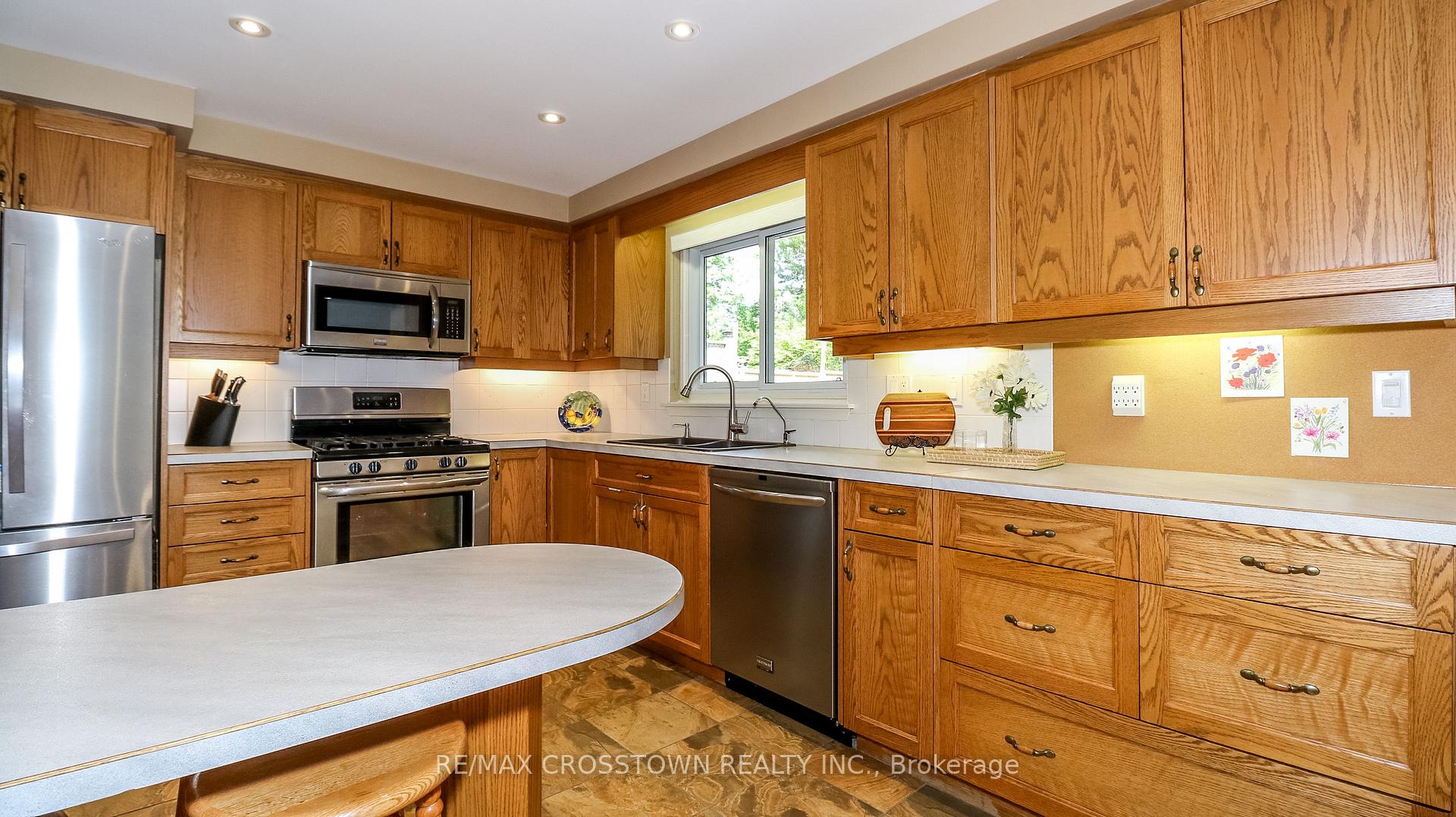 Photo 16 of 74 Devins Drive, Aurora, Aurora Heights — HOMEH