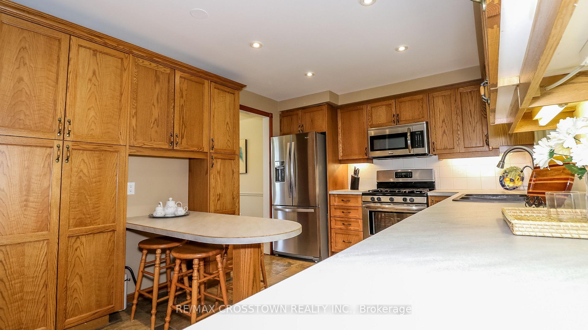 Photo 19 of 74 Devins Drive, Aurora, Aurora Heights — HOMEH