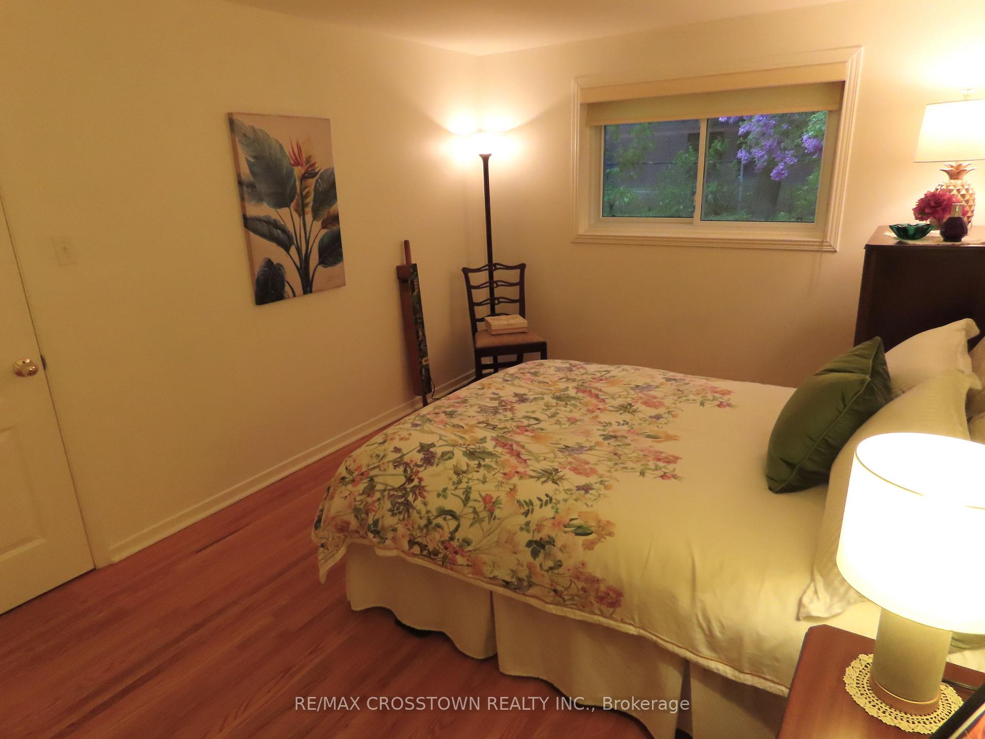 Photo 23 of 74 Devins Drive, Aurora, Aurora Heights — HOMEH