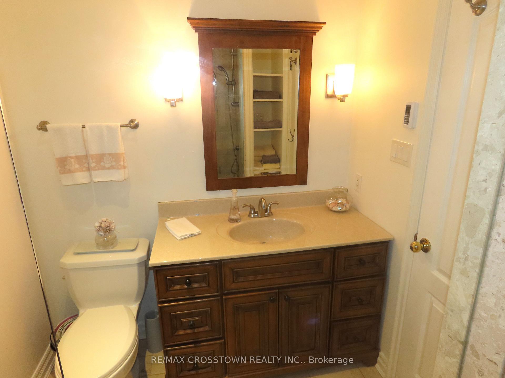 Photo 31 of 74 Devins Drive, Aurora, Aurora Heights — HOMEH