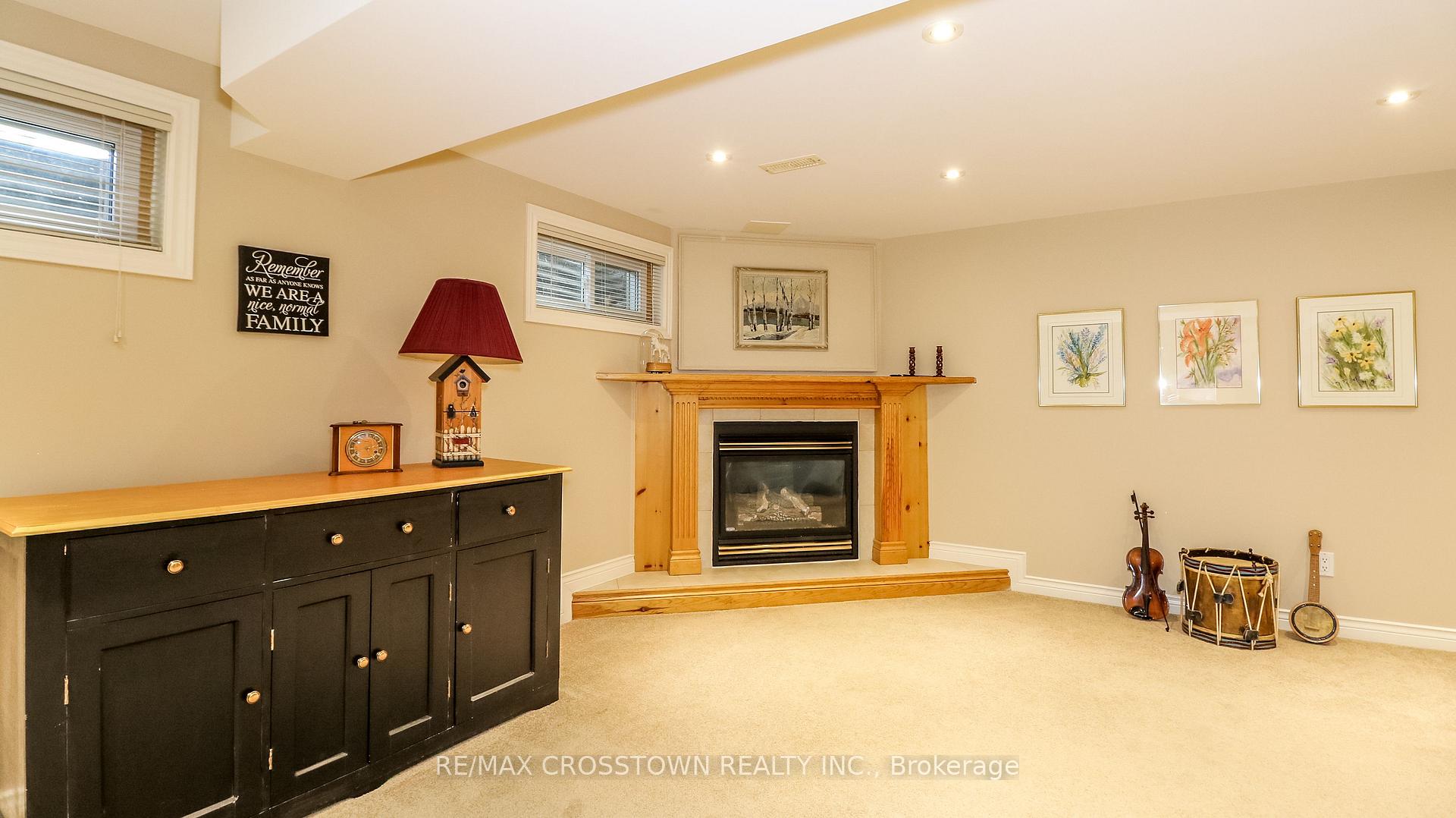 Photo 35 of 74 Devins Drive, Aurora, Aurora Heights — HOMEH