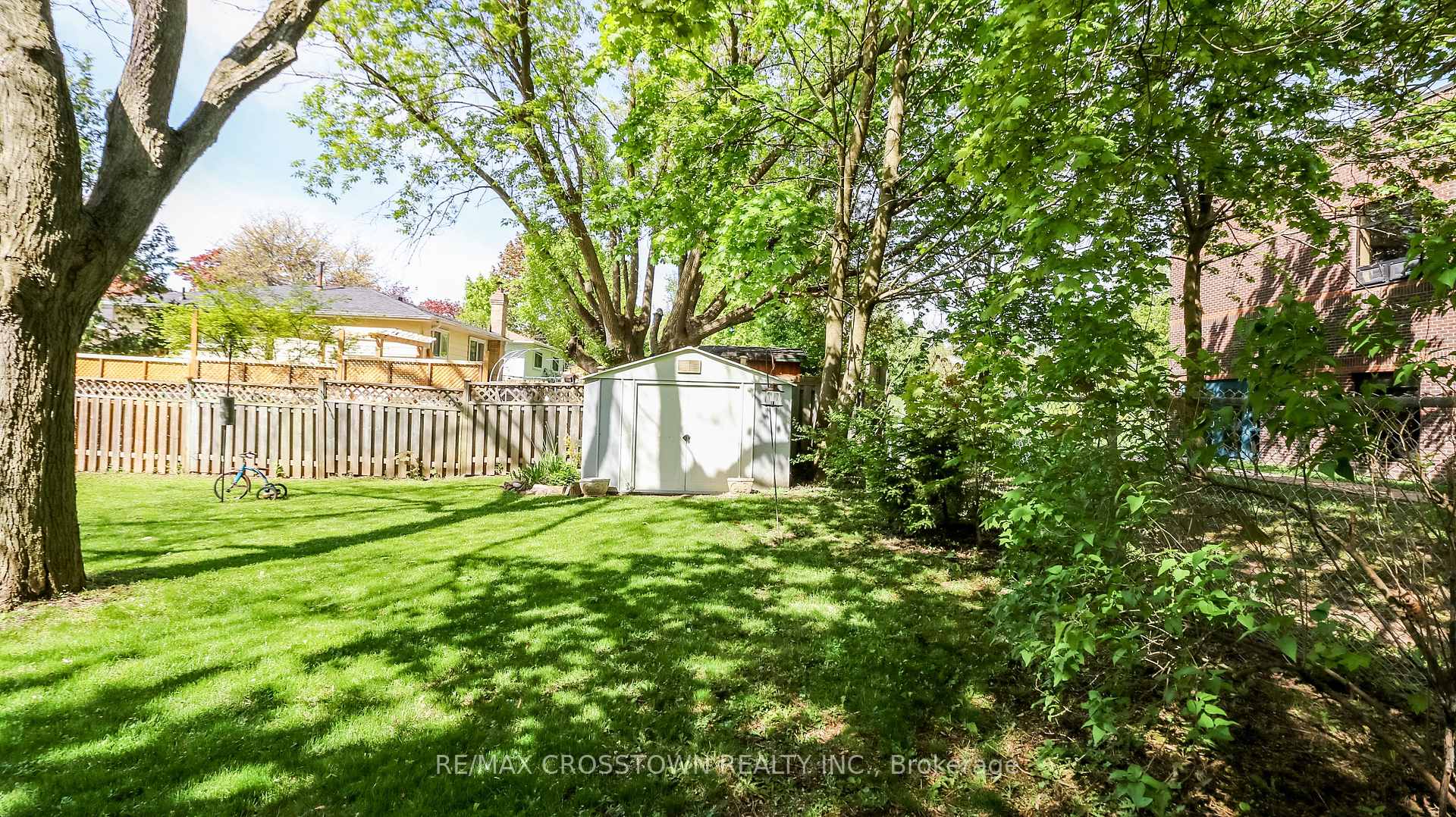 Photo 46 of 74 Devins Drive, Aurora, Aurora Heights — HOMEH