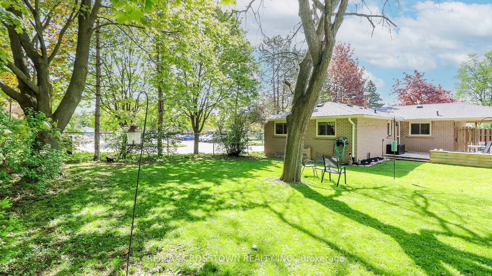 Photo 44 of 74 Devins Drive, Aurora, Aurora Heights — HOMEH