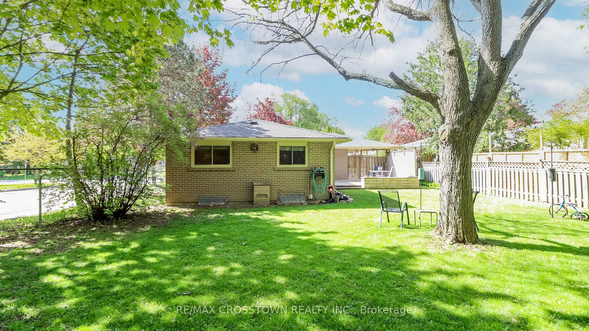 Photo 49 of 74 Devins Drive, Aurora, Aurora Heights — HOMEH