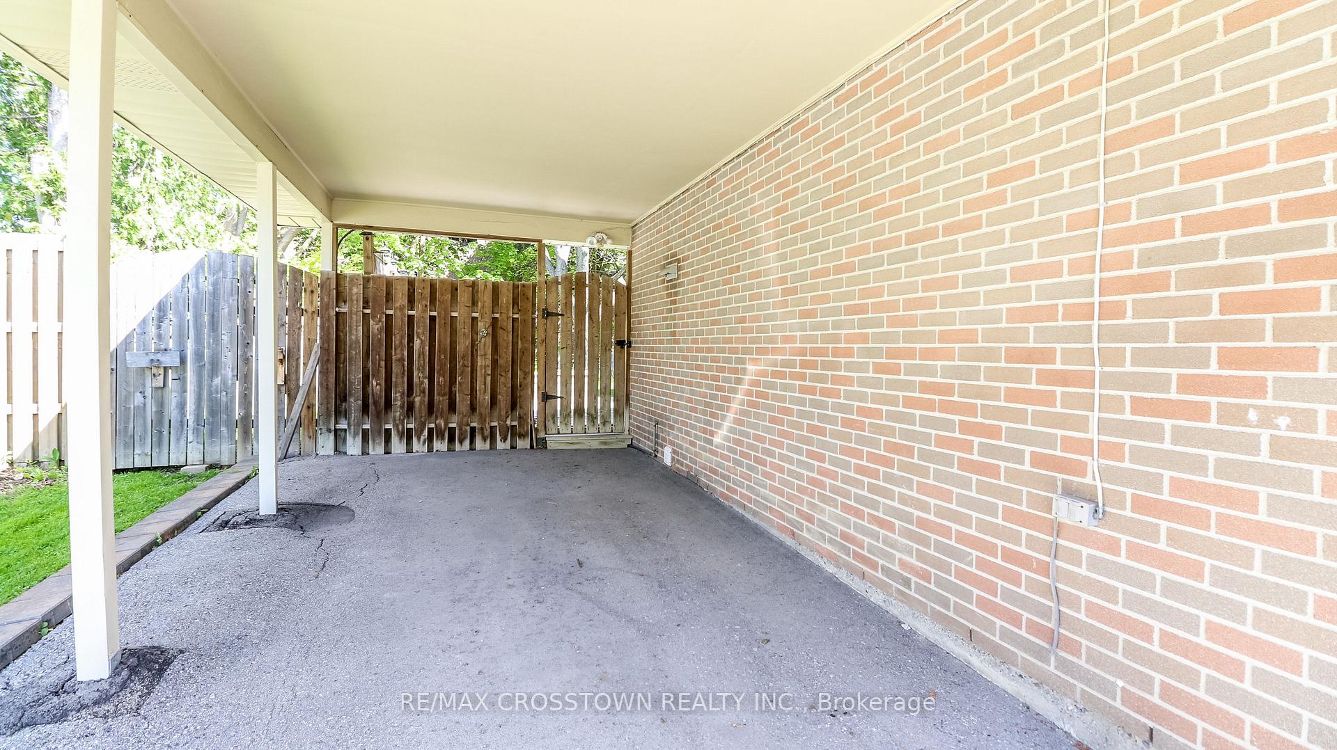 Photo 48 of 74 Devins Drive, Aurora, Aurora Heights — HOMEH