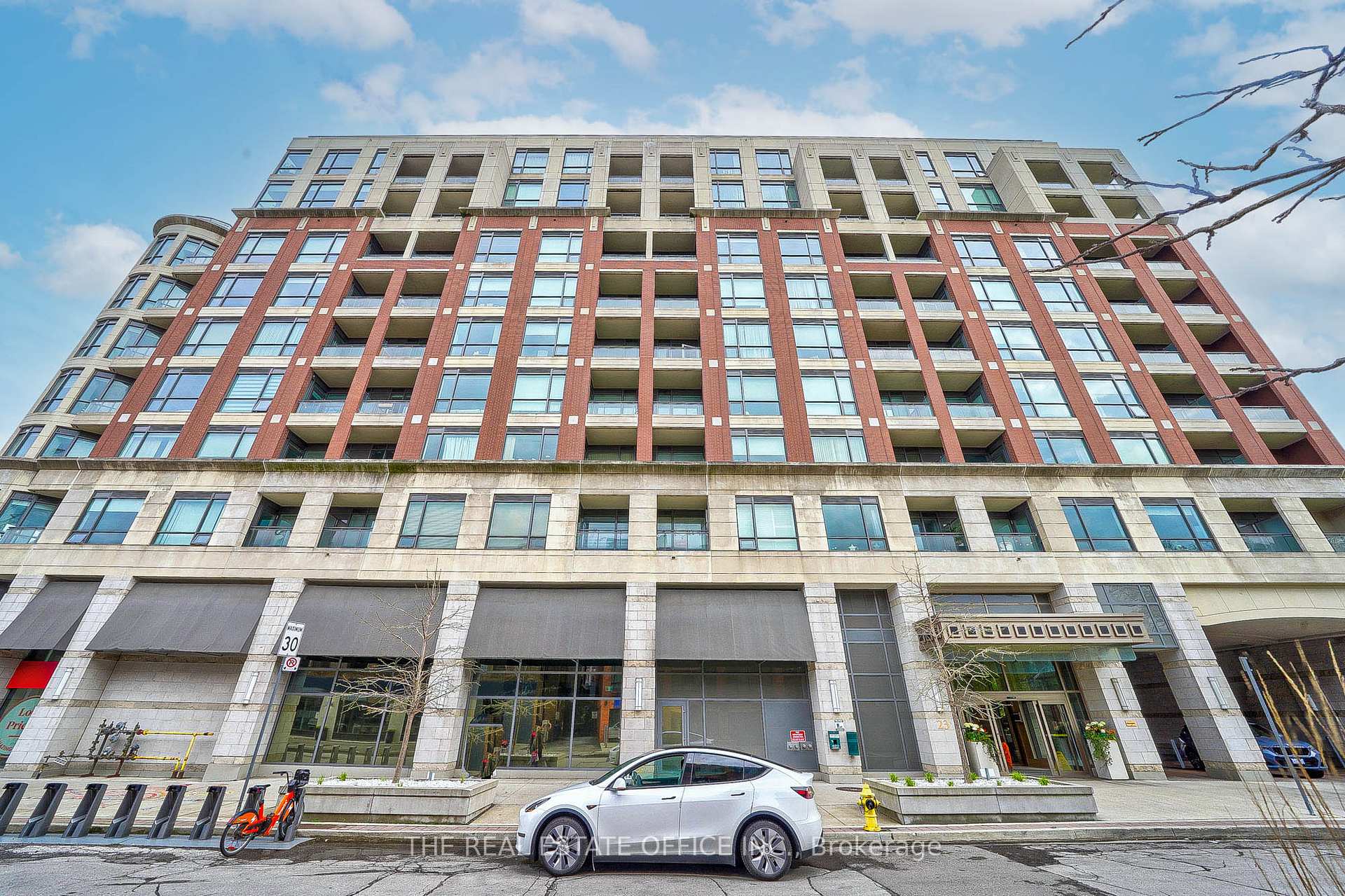 Photo 1 of Unit 916, 23 Glebe Road W, Toronto, Yonge-Eglinton — HOMEH