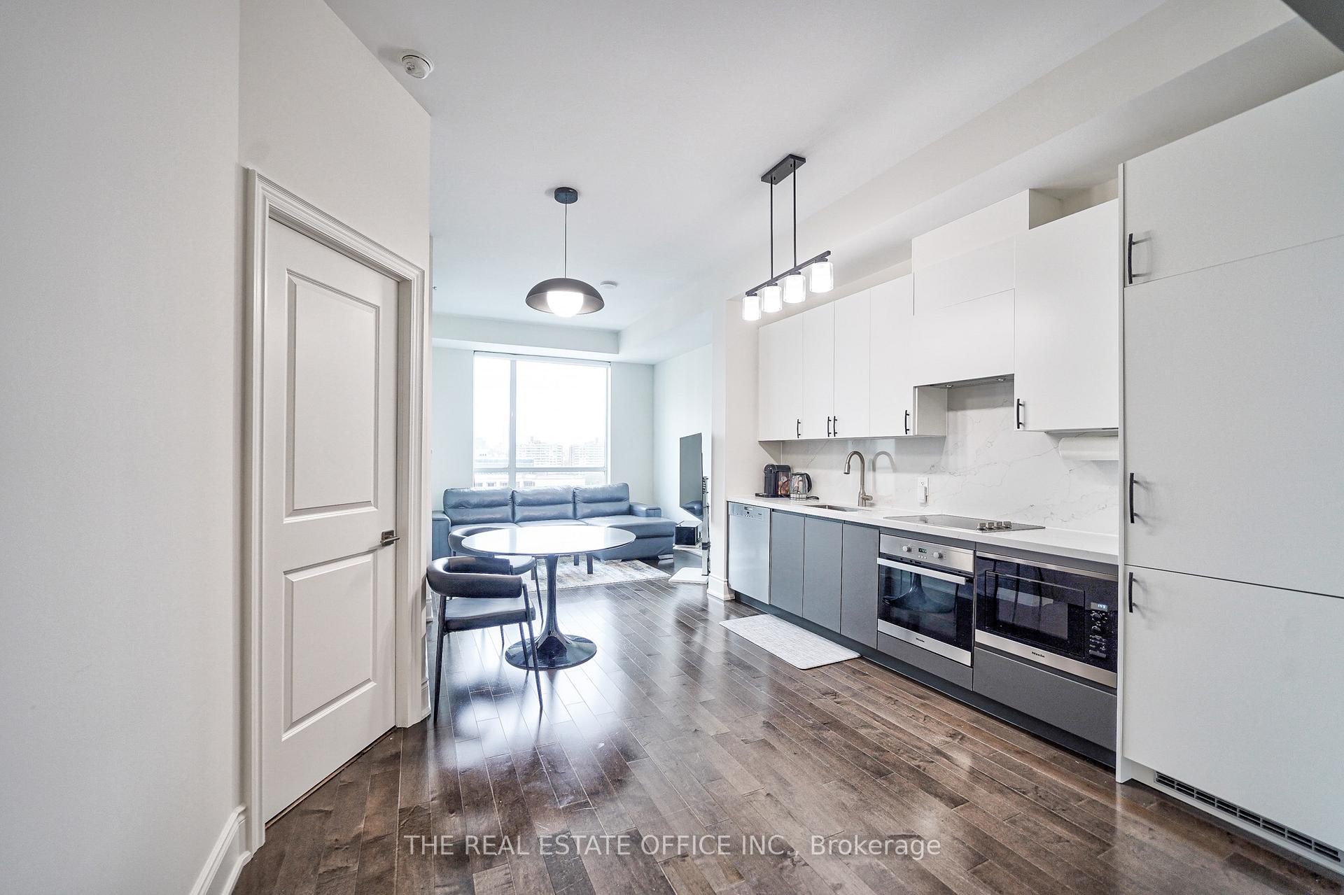 Photo 3 of Unit 916, 23 Glebe Road W, Toronto, Yonge-Eglinton — HOMEH
