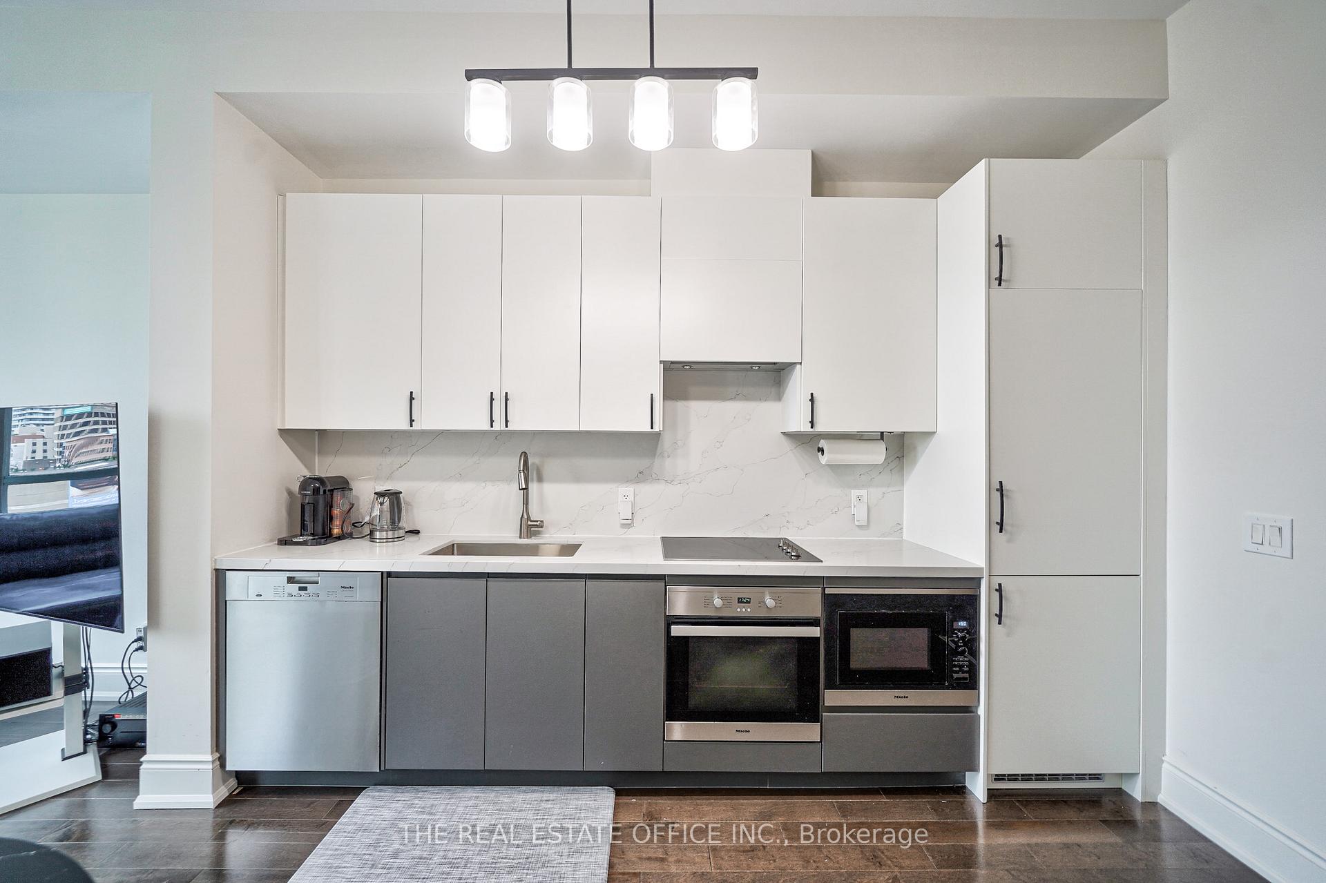 Photo 11 of Unit 916, 23 Glebe Road W, Toronto, Yonge-Eglinton — HOMEH