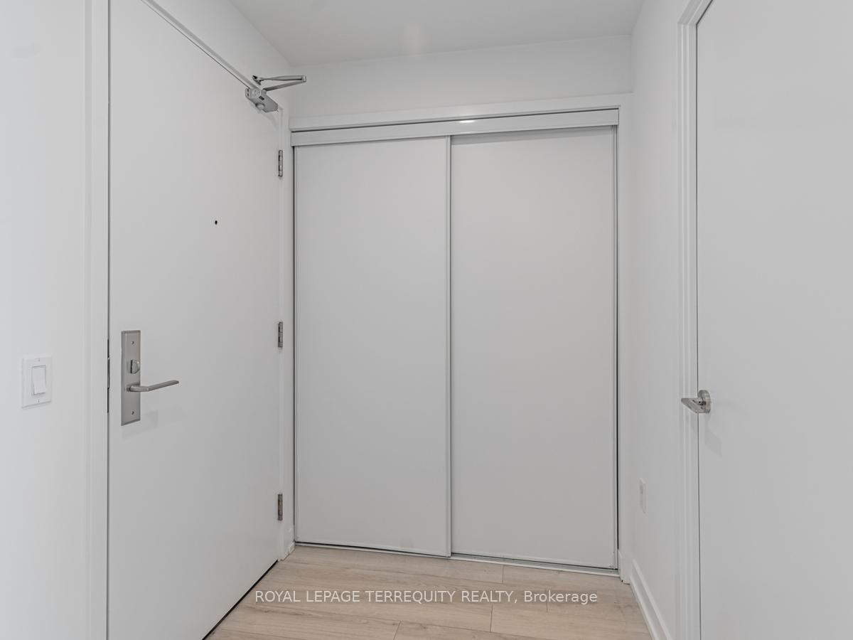 Photo 4 of Unit 2605, 33 Helendale Avenue, Toronto, Yonge-Eglinton — HOMEH