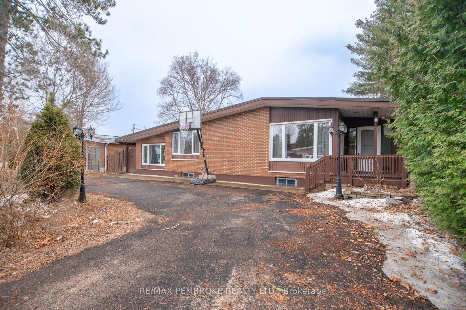 Photo 1 of 84 Frontenac Crescent, Deep River — HOMEH