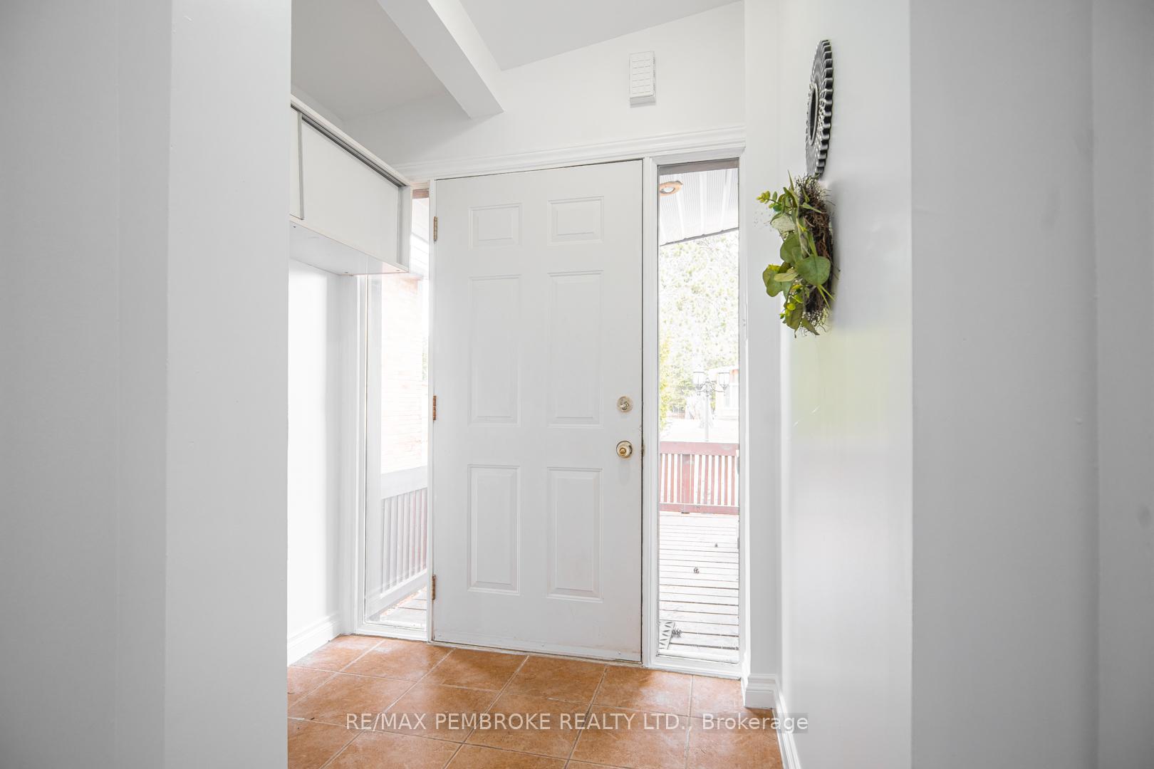 Photo 2 of 84 Frontenac Crescent, Deep River — HOMEH