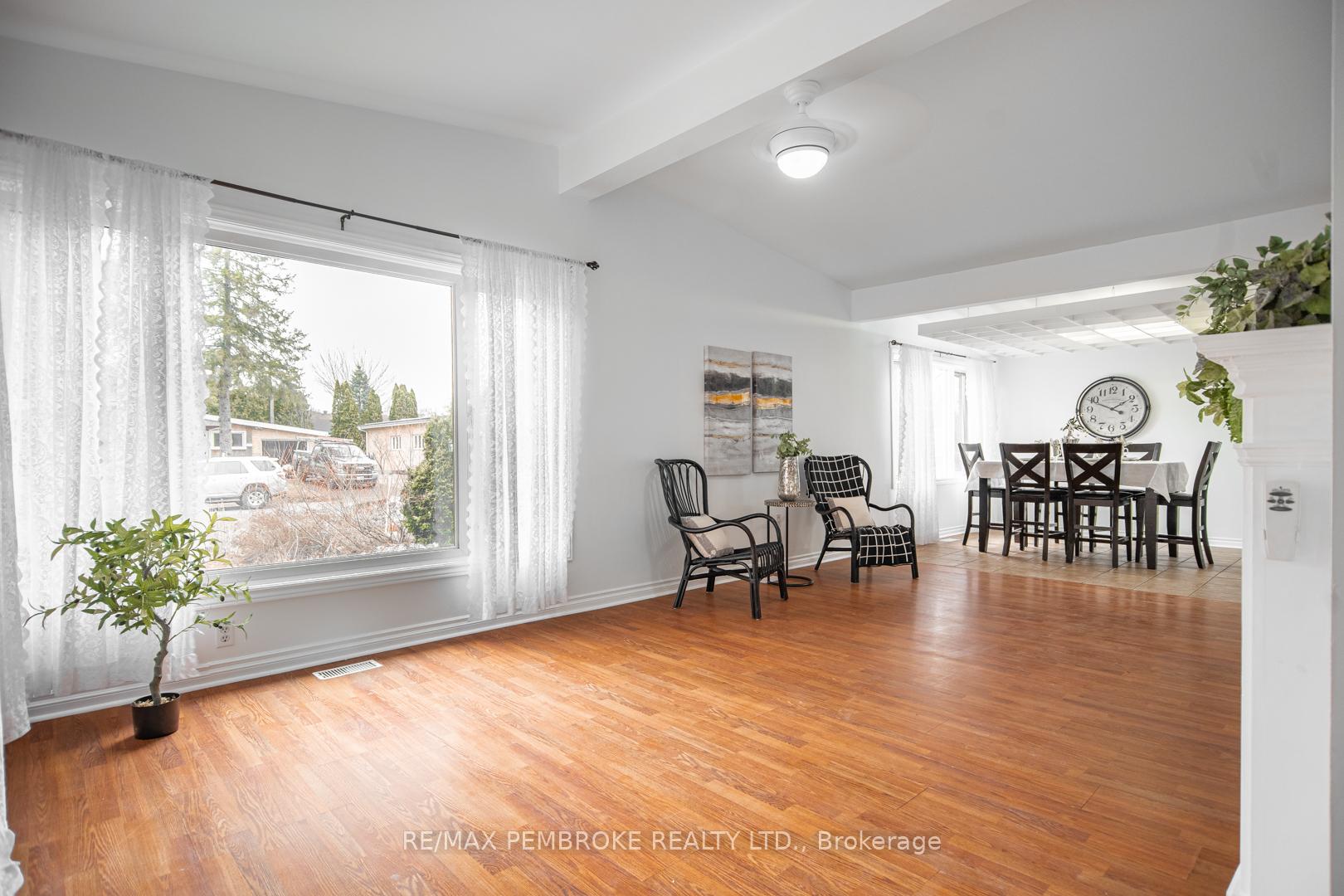 Photo 3 of 84 Frontenac Crescent, Deep River — HOMEH