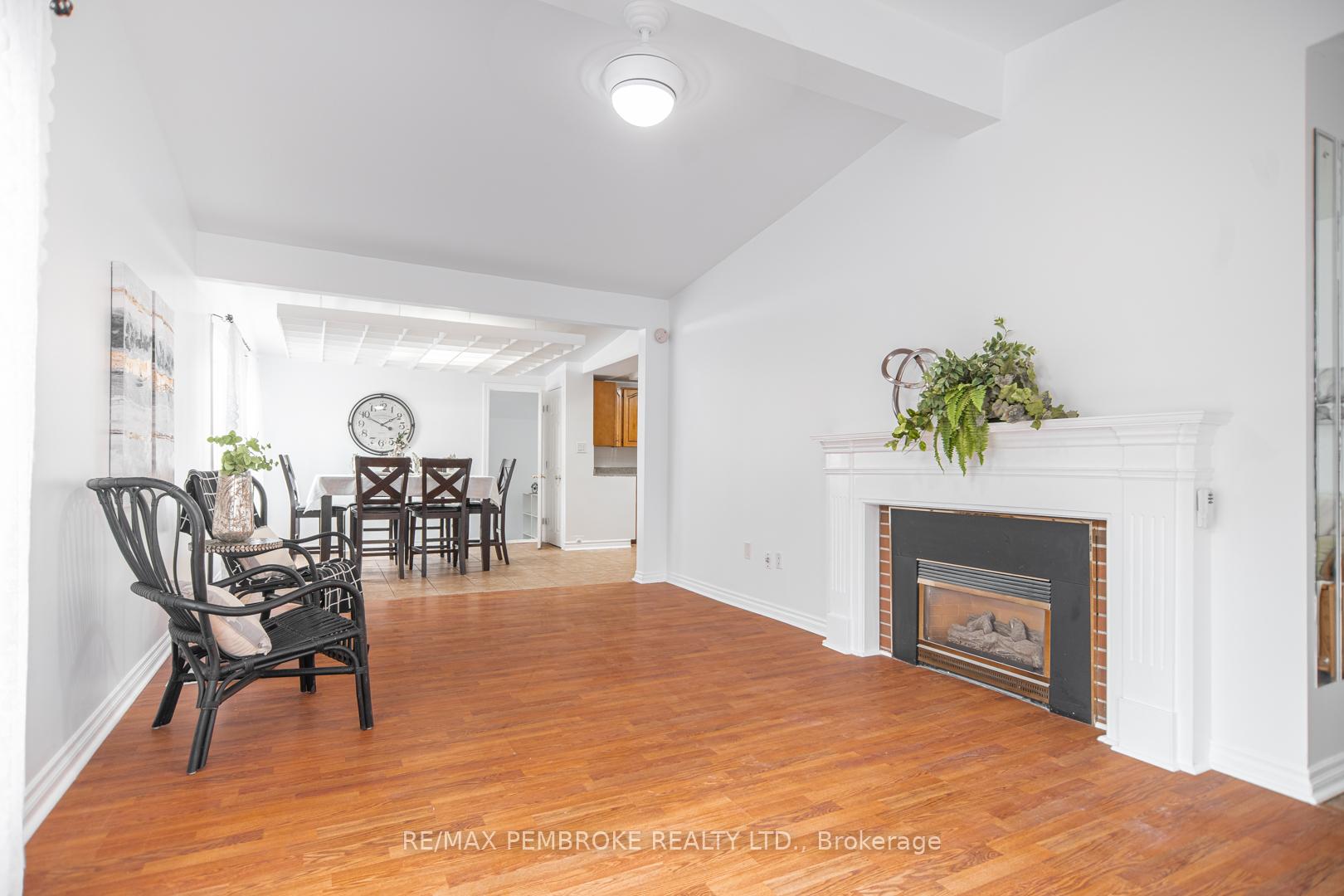 Photo 4 of 84 Frontenac Crescent, Deep River — HOMEH