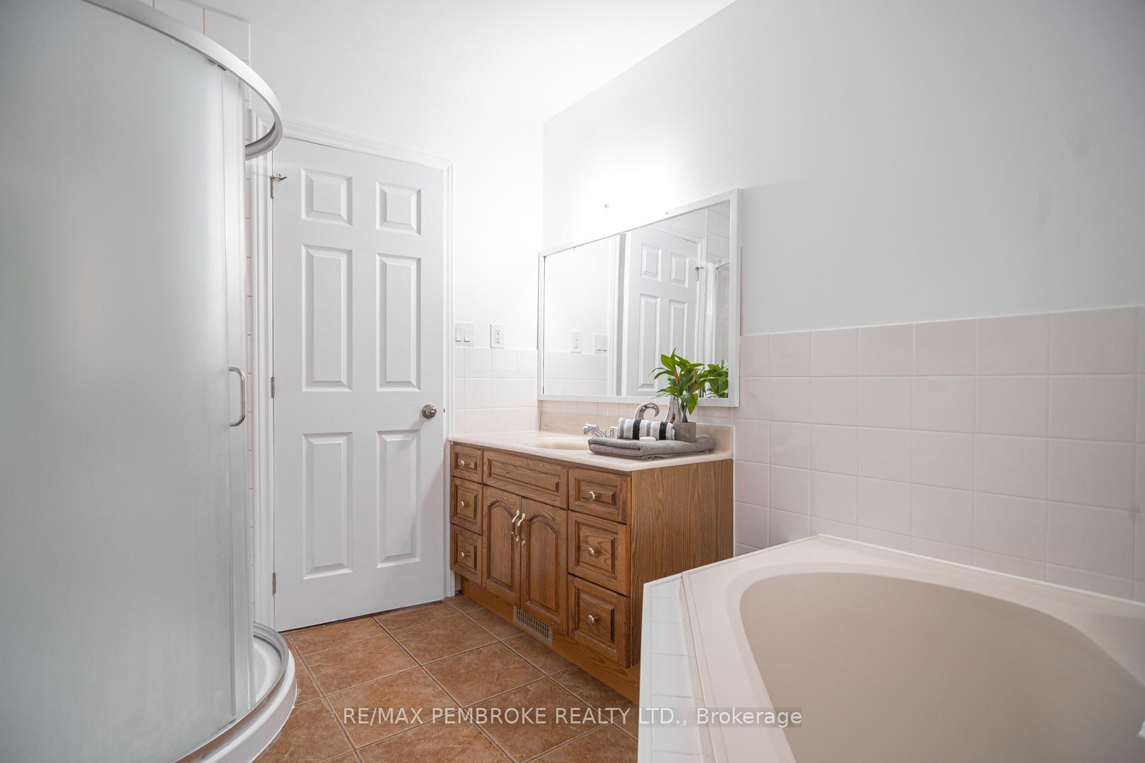 Photo 10 of 84 Frontenac Crescent, Deep River — HOMEH
