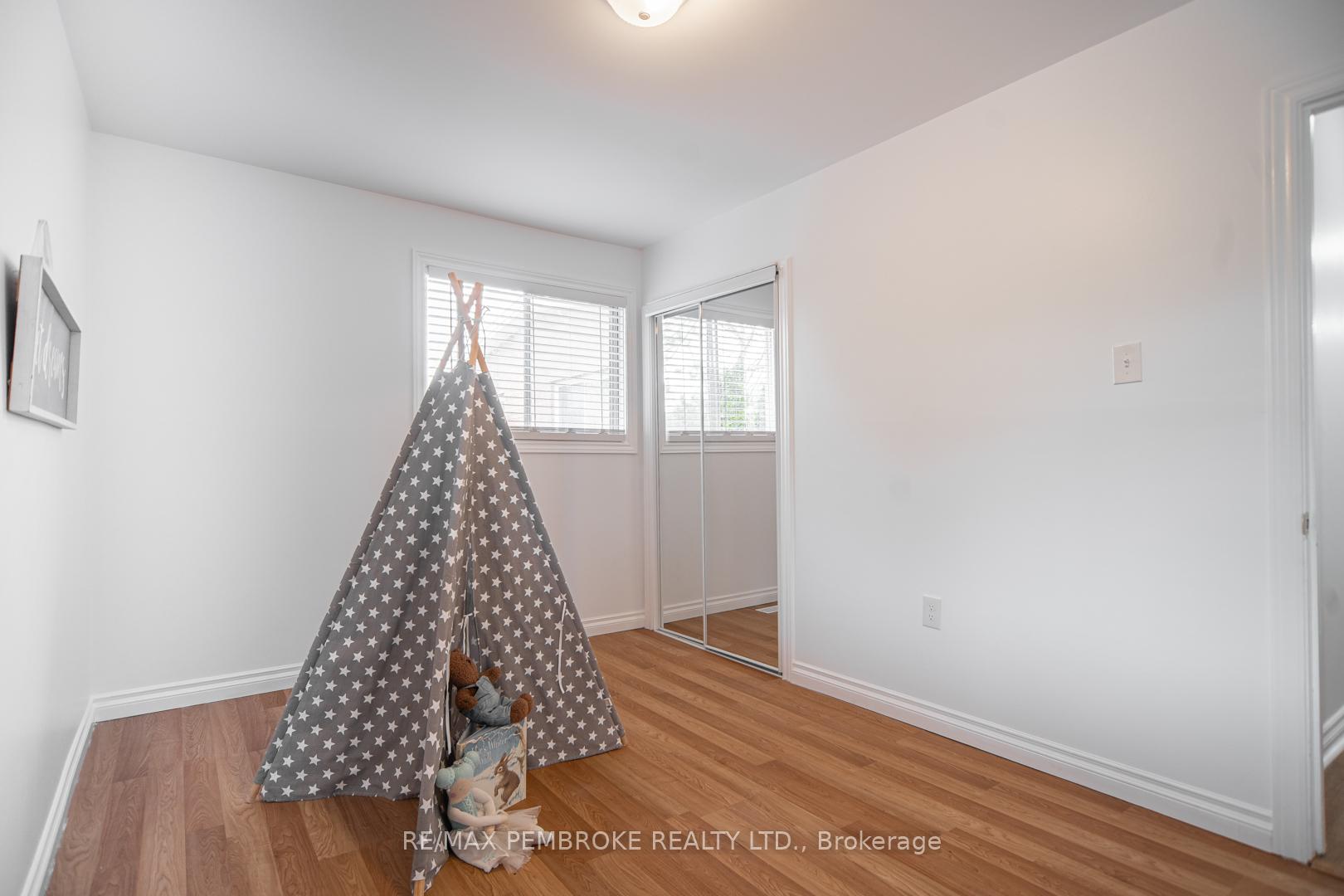 Photo 15 of 84 Frontenac Crescent, Deep River — HOMEH