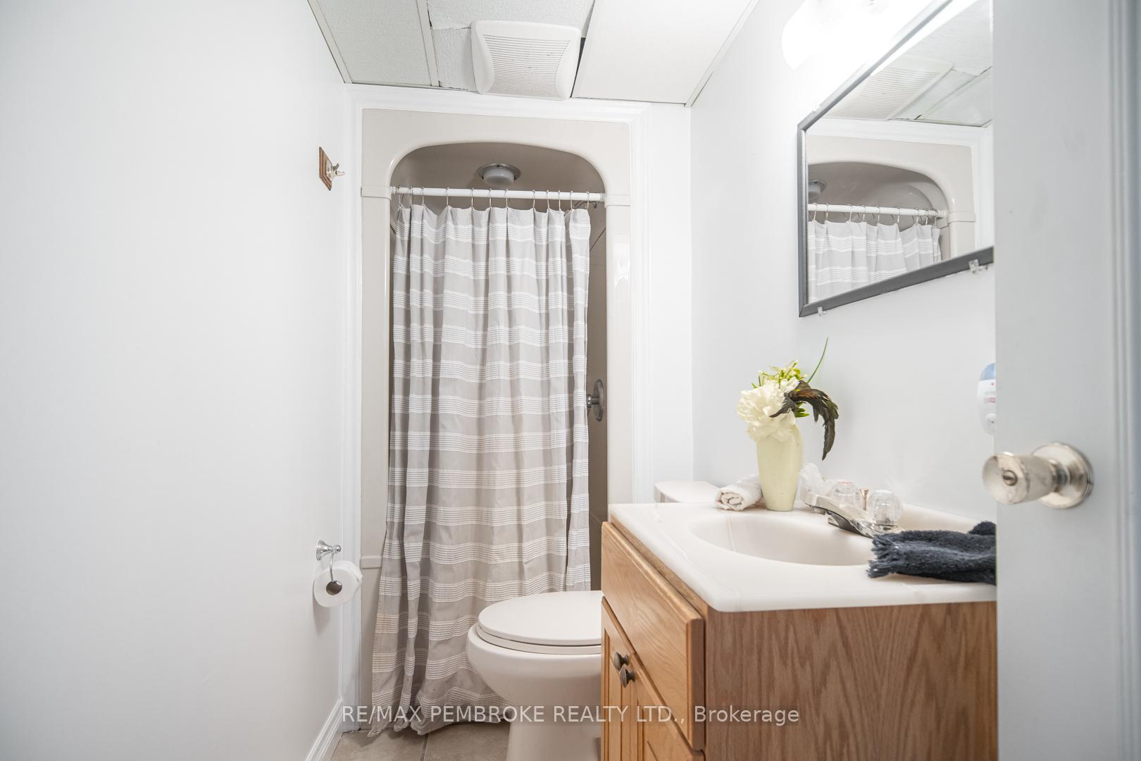 Photo 20 of 84 Frontenac Crescent, Deep River — HOMEH