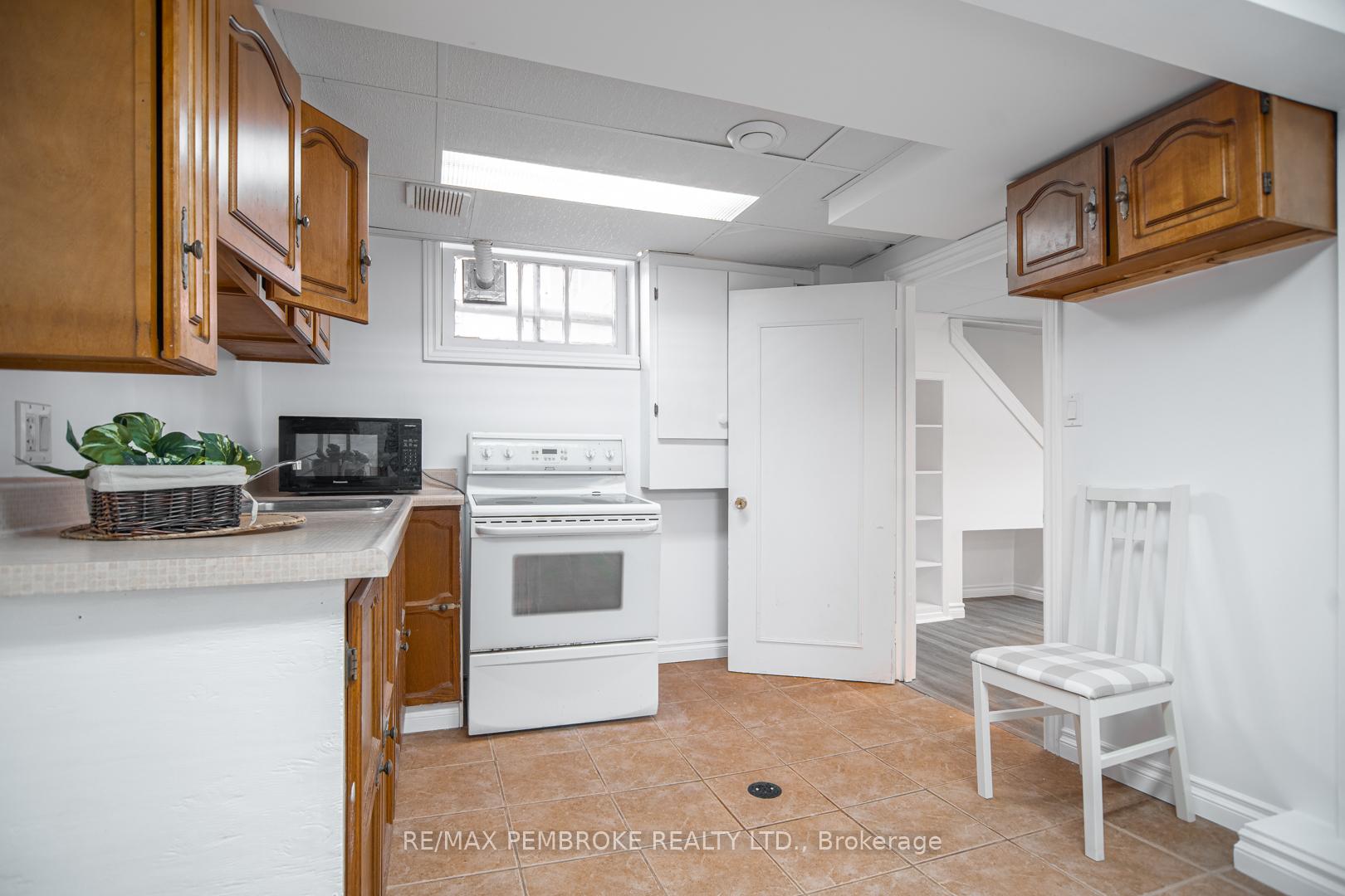 Photo 24 of 84 Frontenac Crescent, Deep River — HOMEH