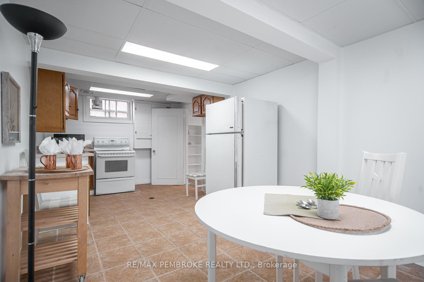 Photo 25 of 84 Frontenac Crescent, Deep River — HOMEH