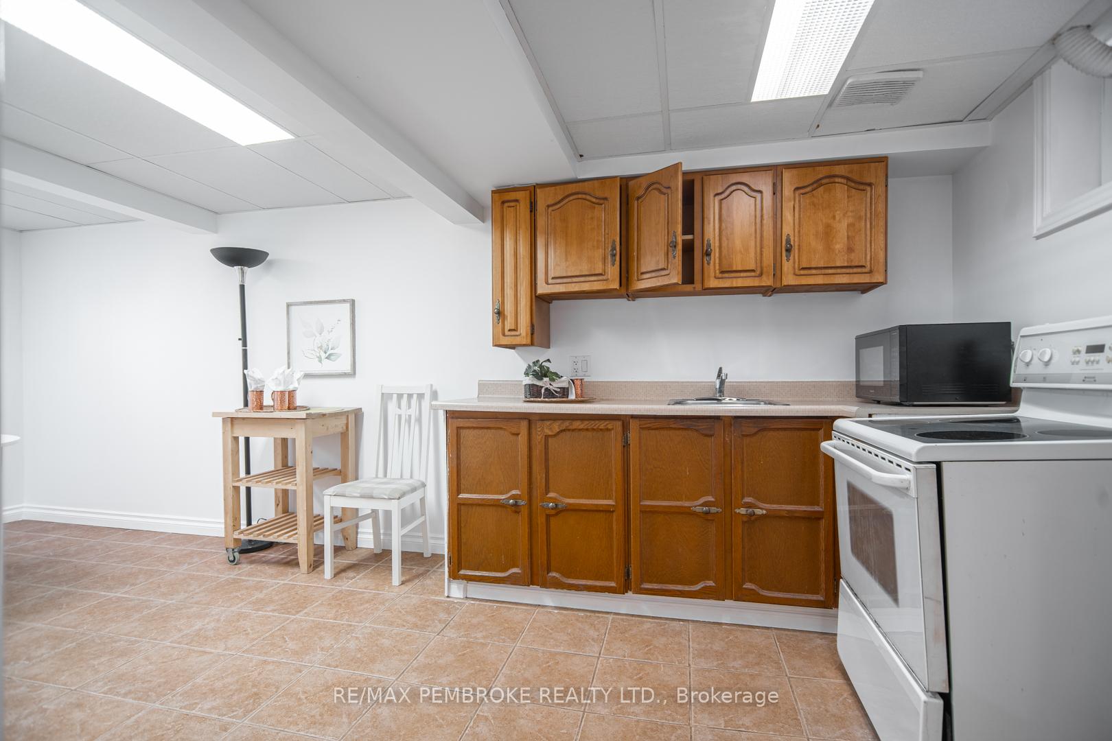 Photo 27 of 84 Frontenac Crescent, Deep River — HOMEH