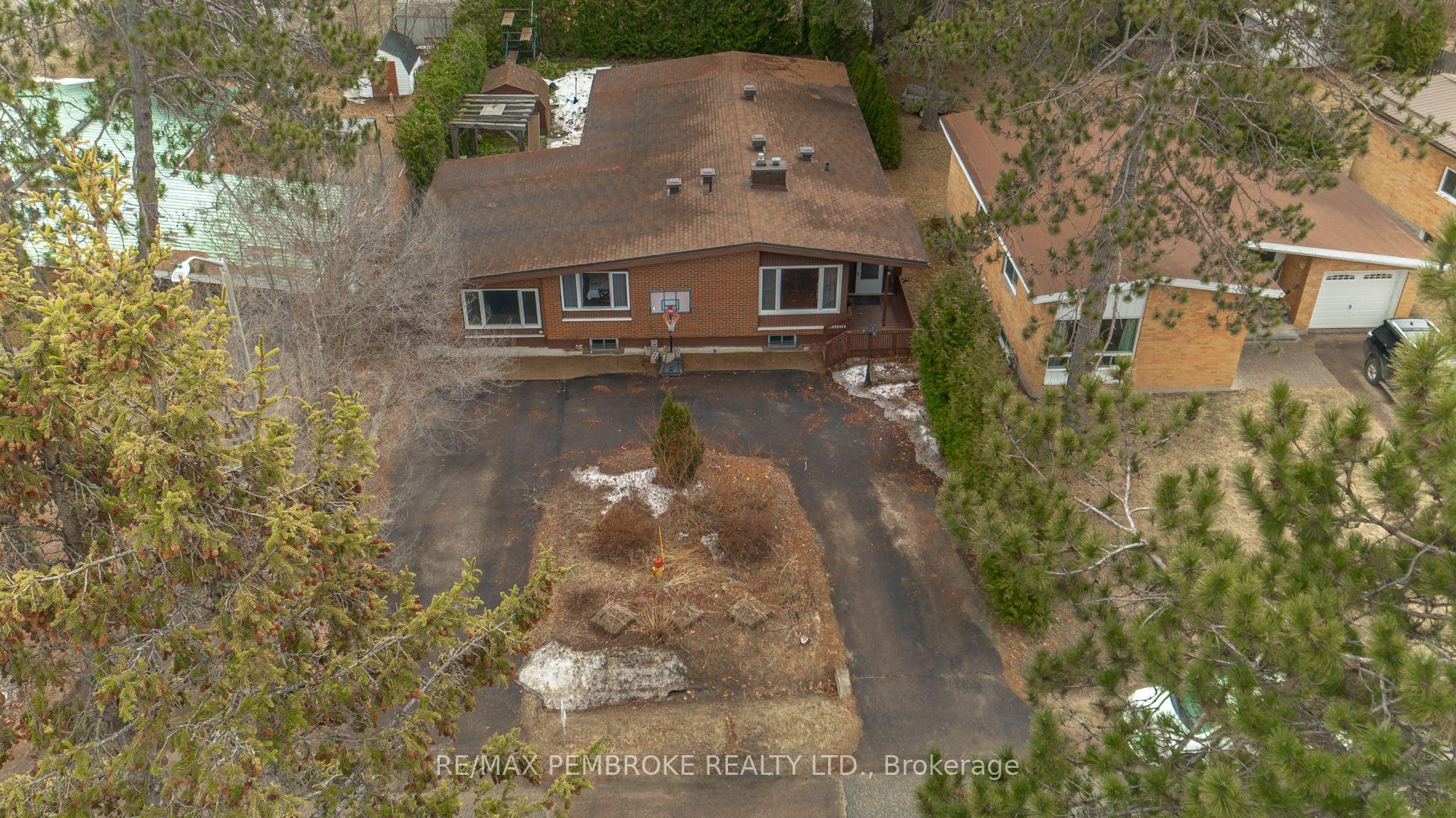 Photo 29 of 84 Frontenac Crescent, Deep River — HOMEH