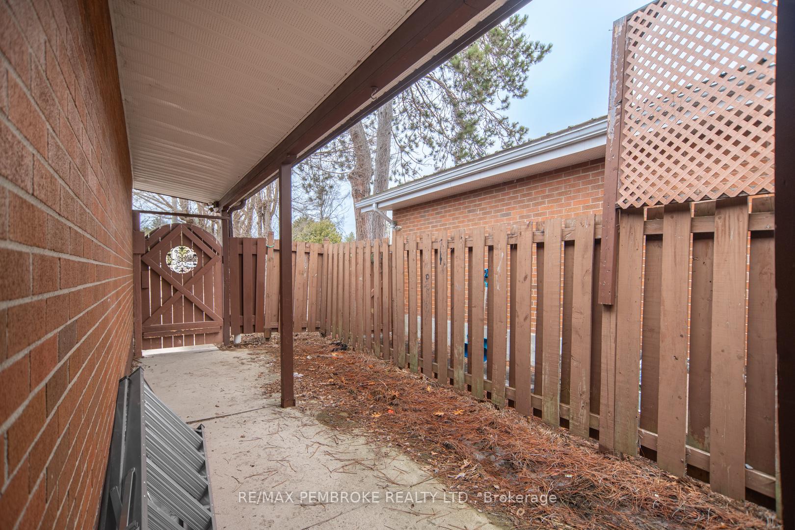 Photo 36 of 84 Frontenac Crescent, Deep River — HOMEH
