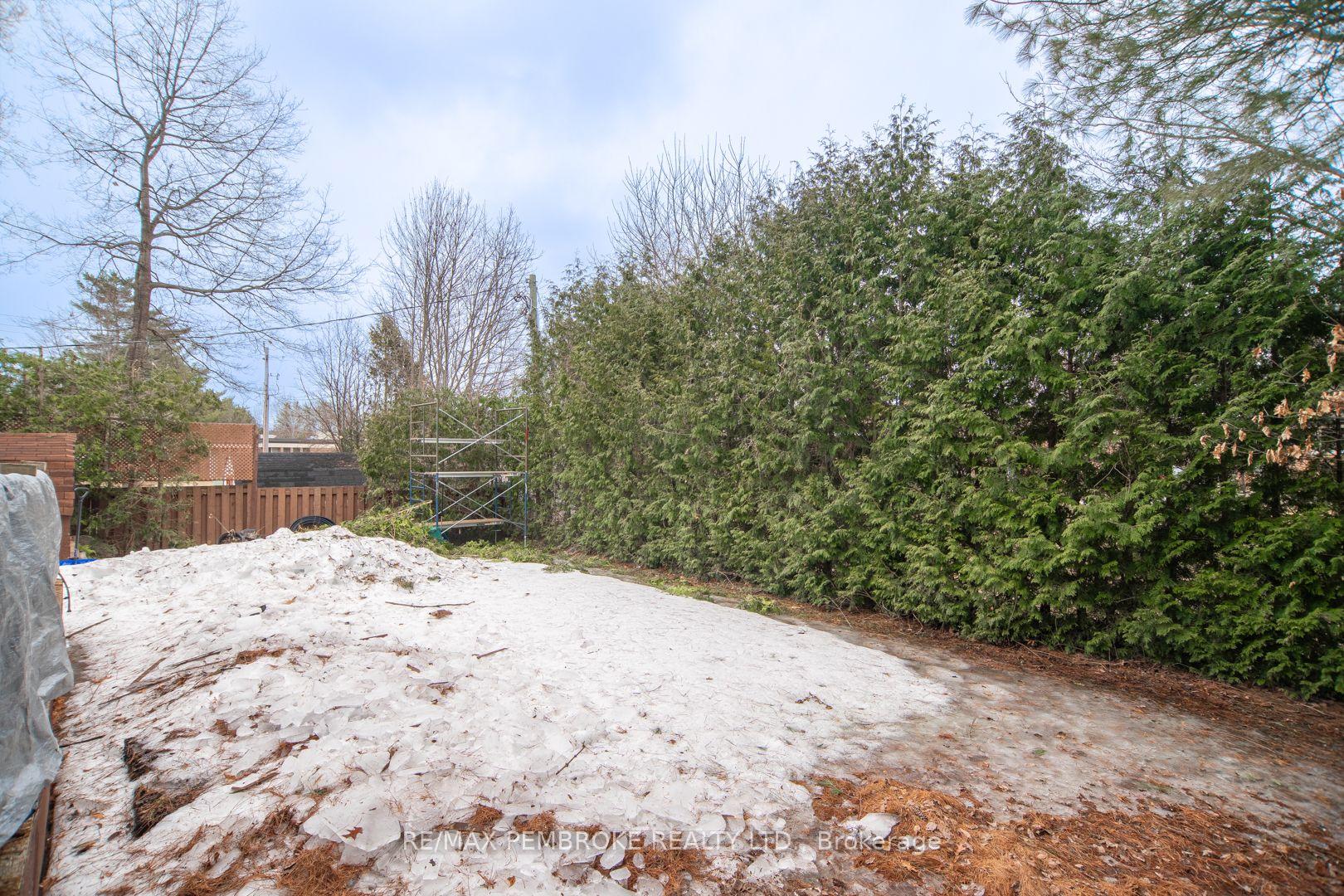 Photo 38 of 84 Frontenac Crescent, Deep River — HOMEH