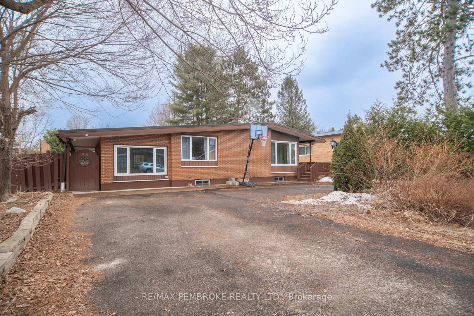 Photo 41 of 84 Frontenac Crescent, Deep River — HOMEH
