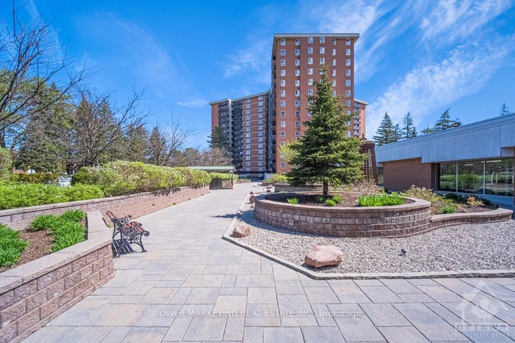 Photo 2 of Unit 410, 2020 Jasmine Crescent, Ottawa, Beacon Hill South — HOMEH