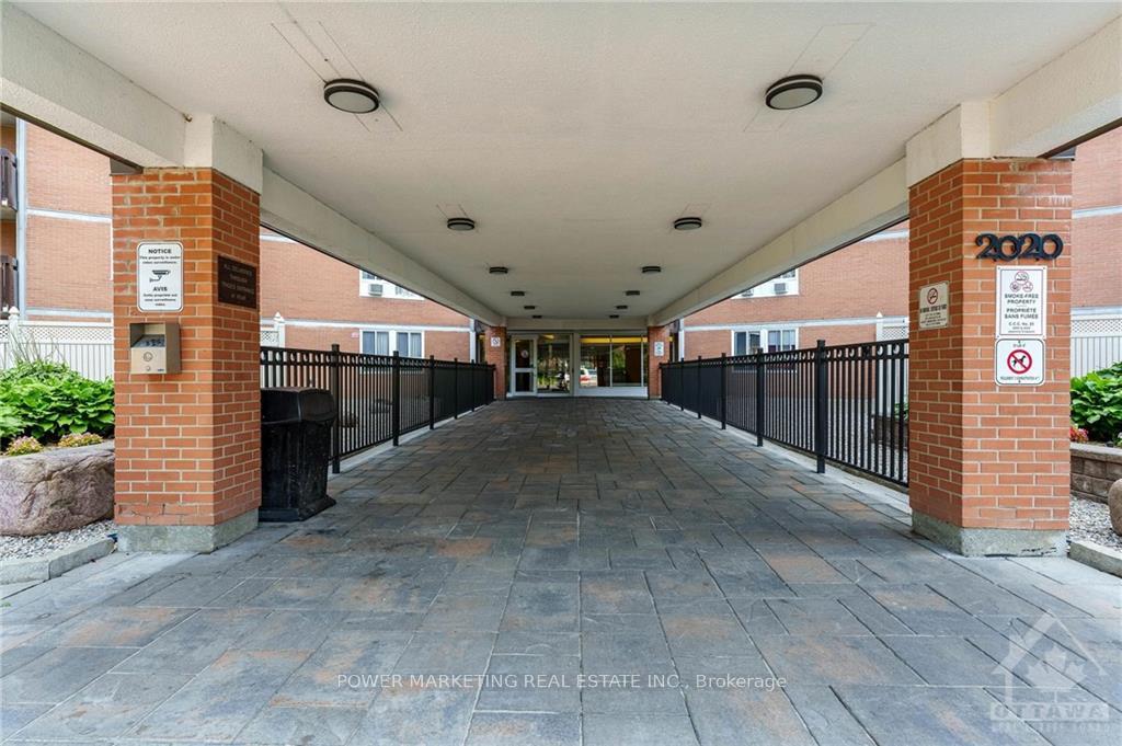 Photo 3 of Unit 410, 2020 Jasmine Crescent, Ottawa, Beacon Hill South — HOMEH