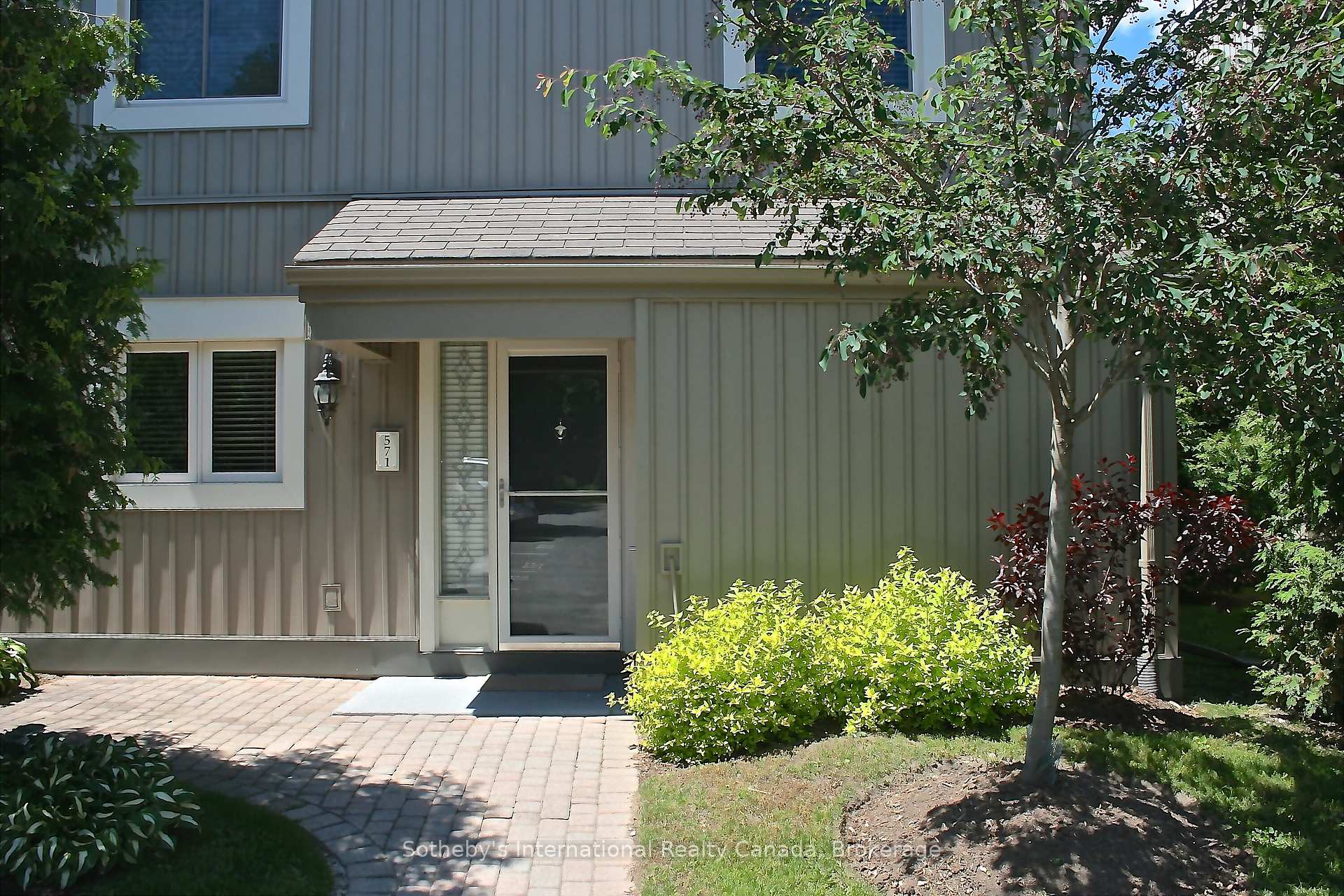 Front of 571 Oxbow Crescent