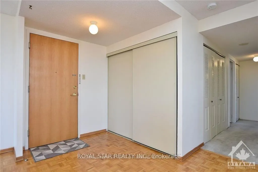 Photo 6 of Unit 703, 2760 Carousel Crescent, Ottawa, Emerald Woods/Sawmill Creek — HOMEH