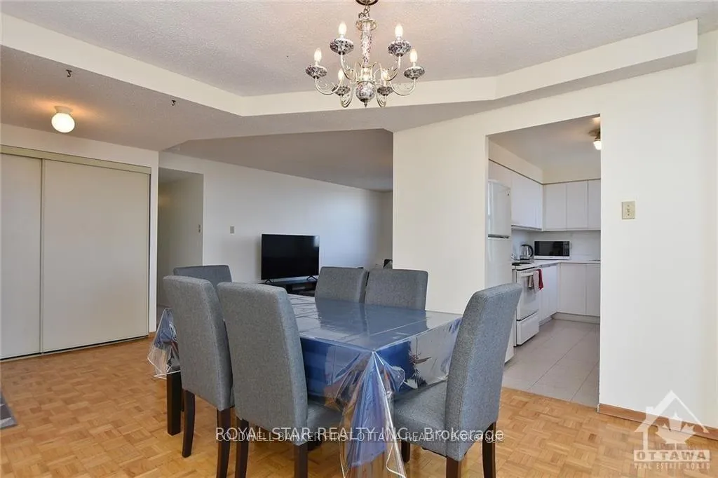 Photo 11 of Unit 703, 2760 Carousel Crescent, Ottawa, Emerald Woods/Sawmill Creek — HOMEH