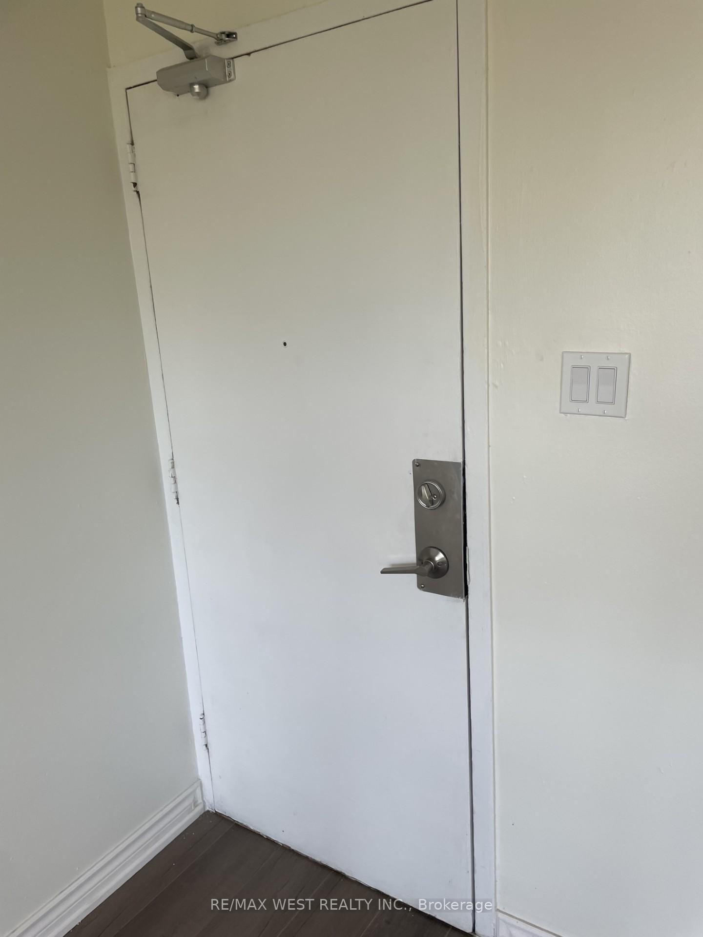 Photo 3 of Unit 403, 15 Albright Road, Hamilton, Vincent — HOMEH